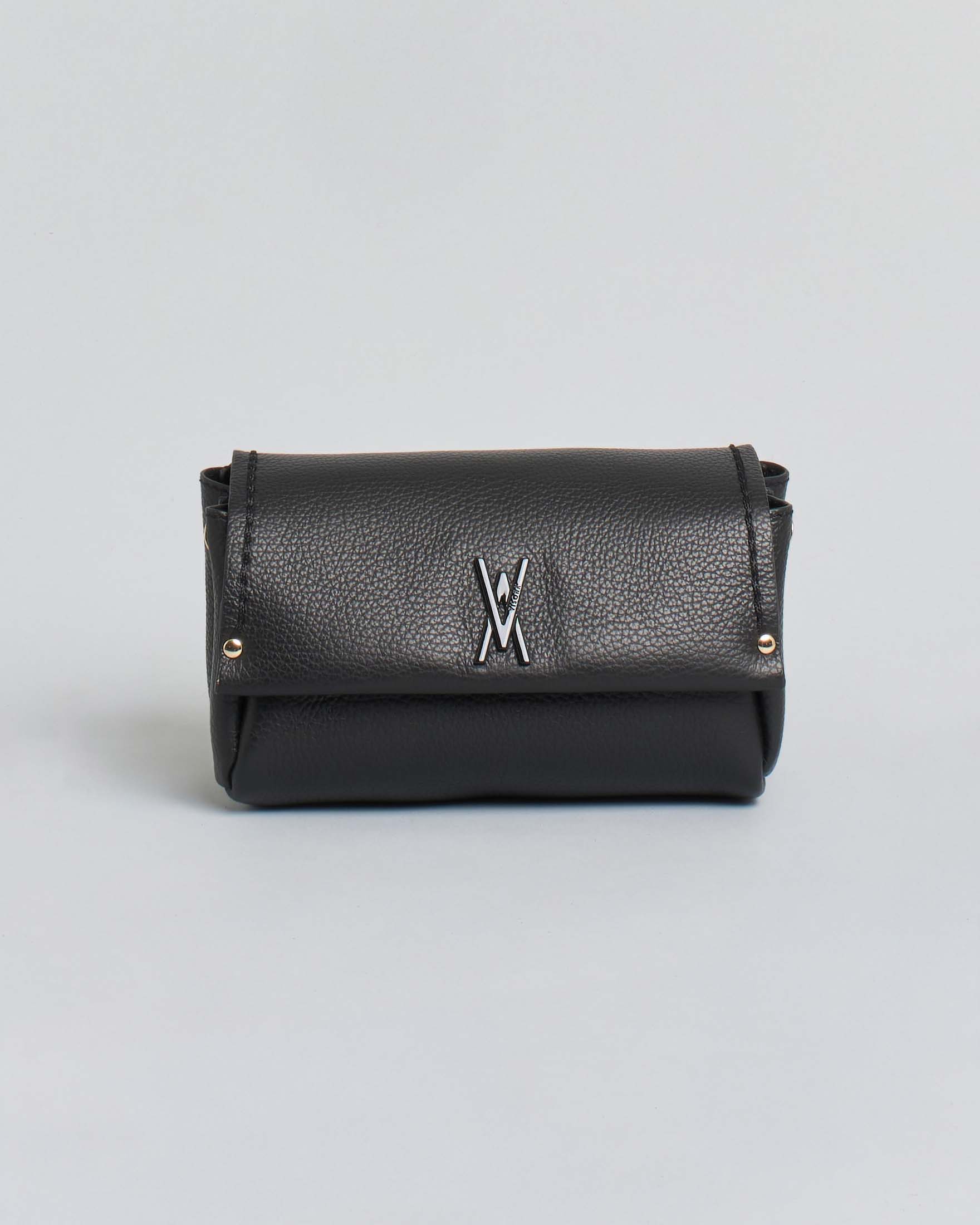 Mini Bag Visonà nera in pelle martellata con patta e tracolla removibile