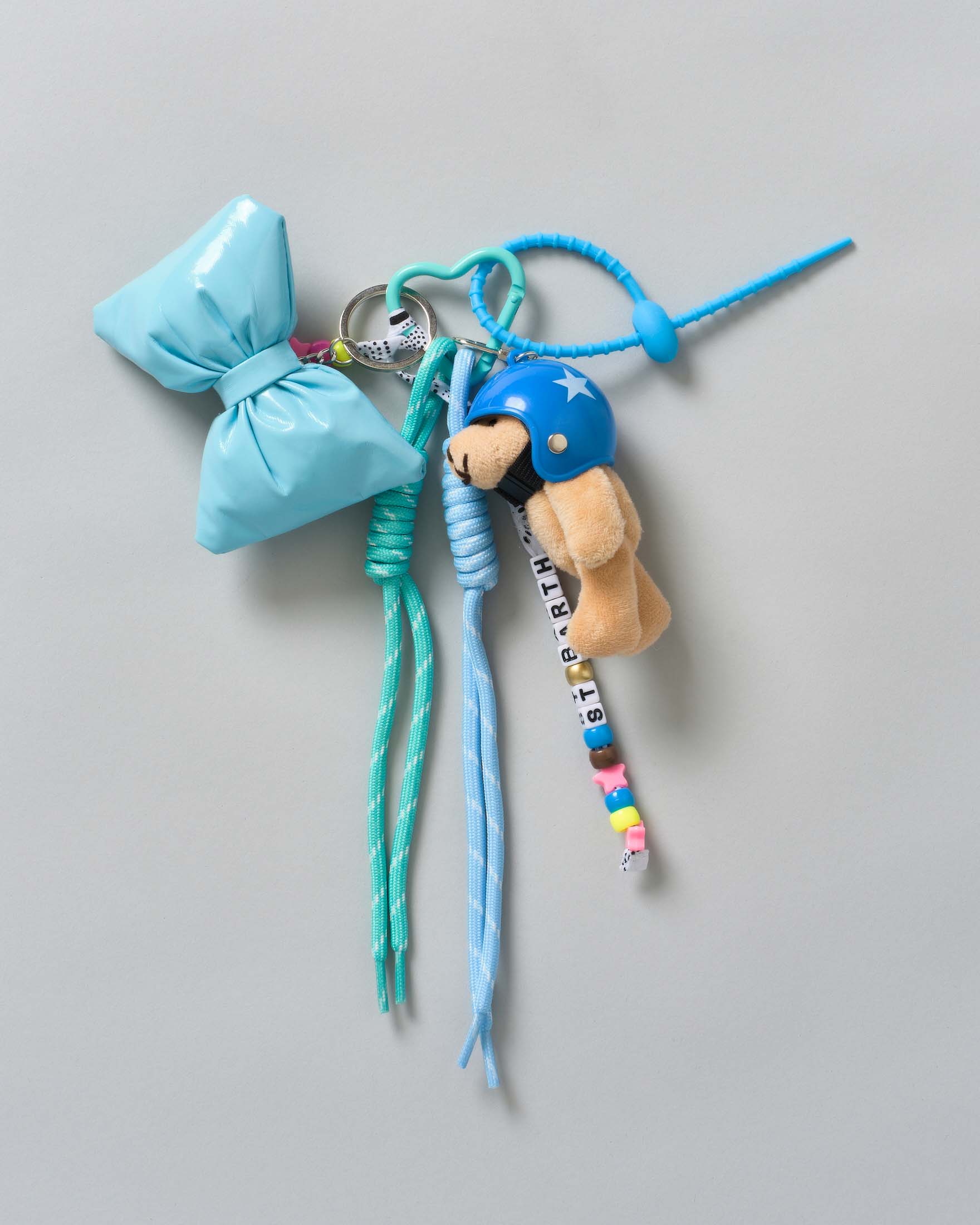 Portachiavi Funny Charm con fiocco imbottito azzurro e teddy