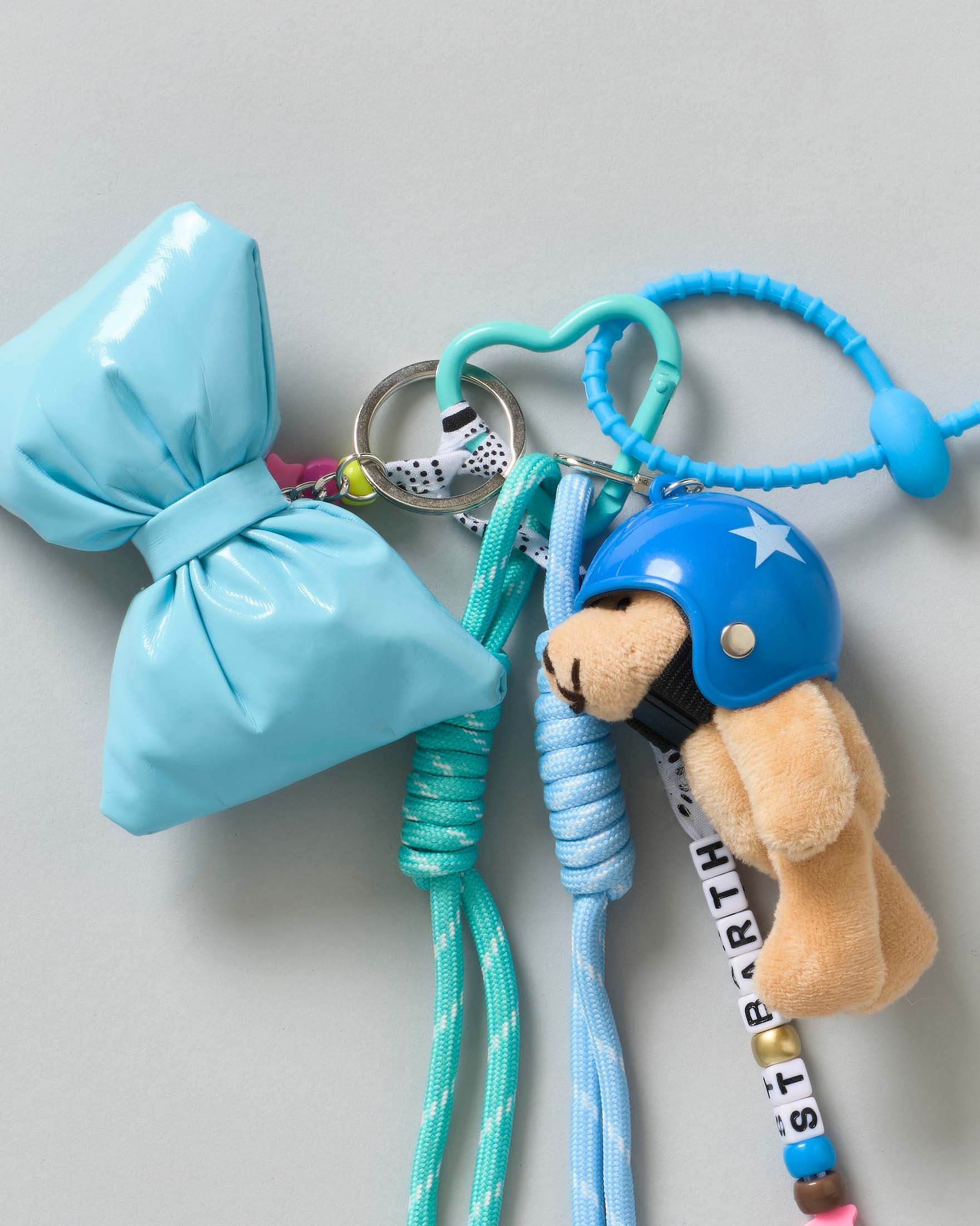 Portachiavi Funny Charm MC2 Saint Barth con fiocco imbottito azzurro e teddy image