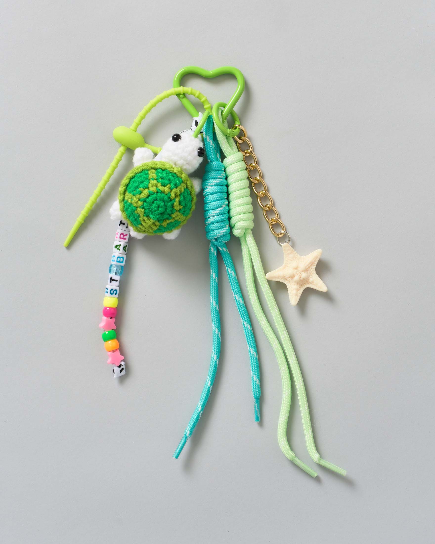 Portachiavi Funny Charm con tartaruga crochet e stella marina