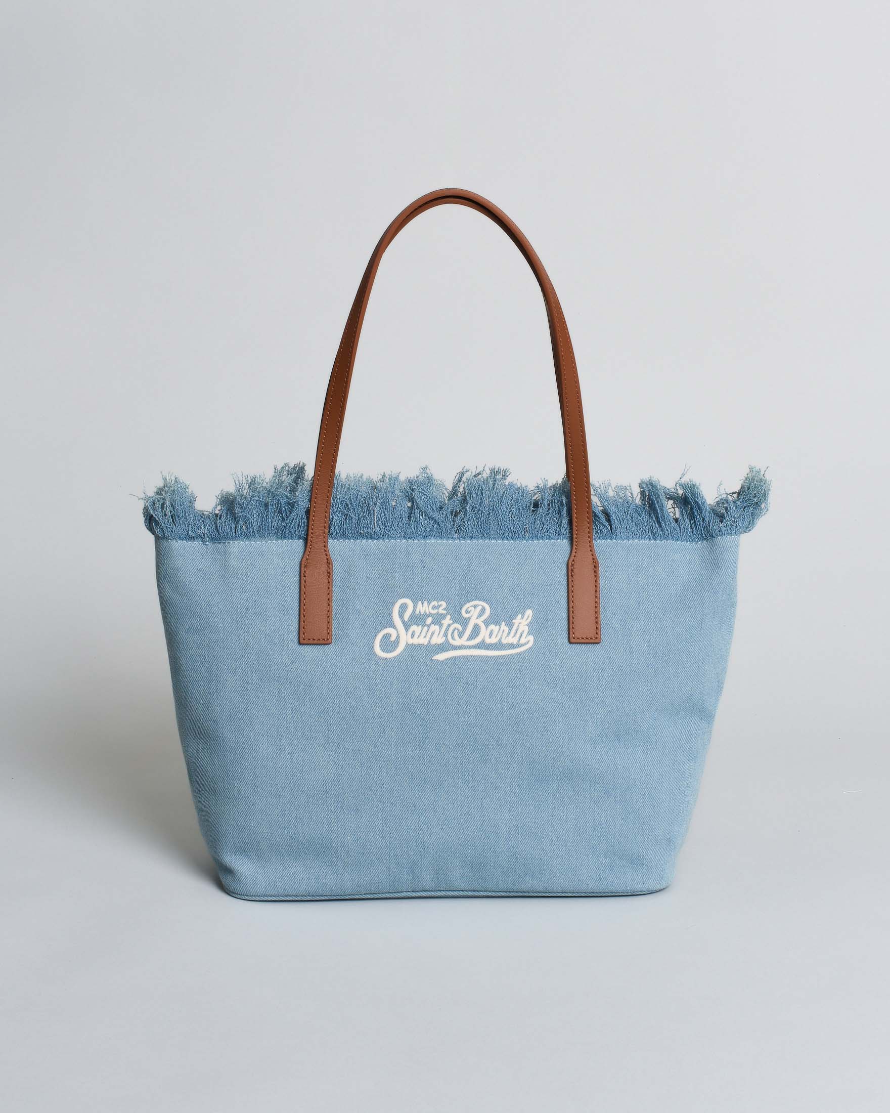 Borsa City Medium in denim blu chiaro con chiusura a zip e frange