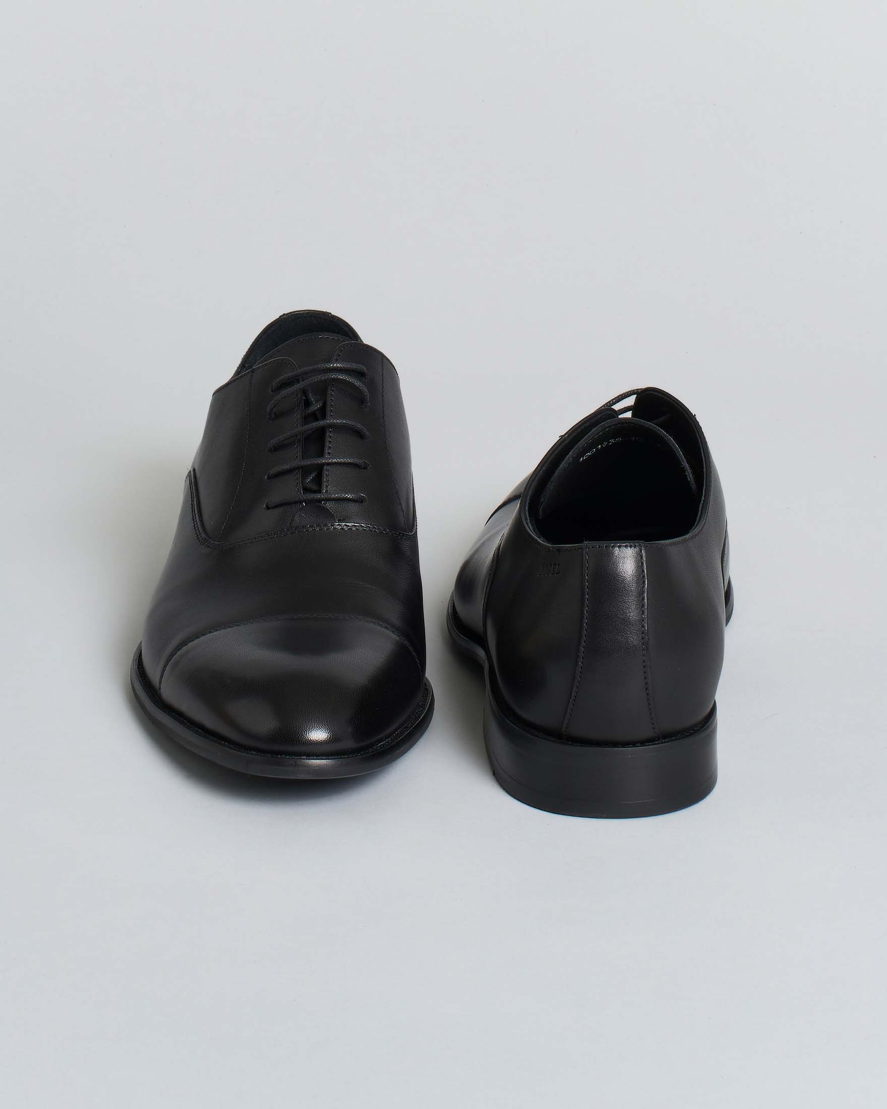 Scarpa stringata elegante Digel in pelle nera