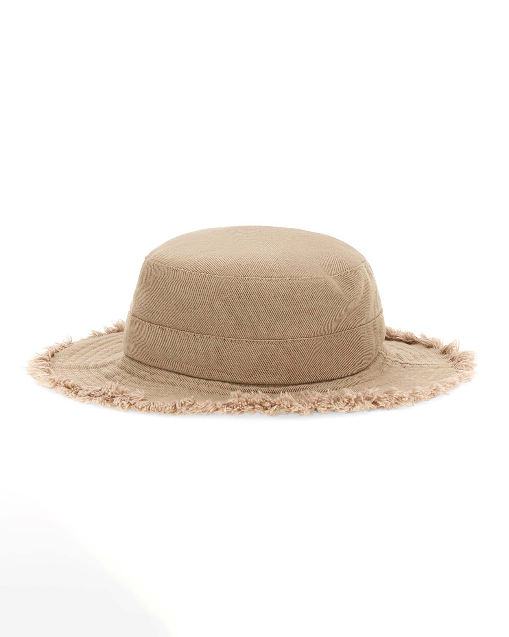 Berretto da pescatore Guess beige in cotone con frange e logo ricamato image