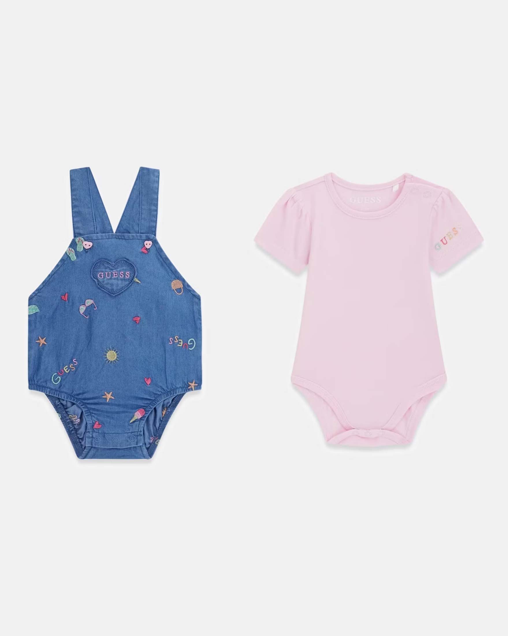 Completo salopette e body Guess rosa in misto cotone con logo ricamato image