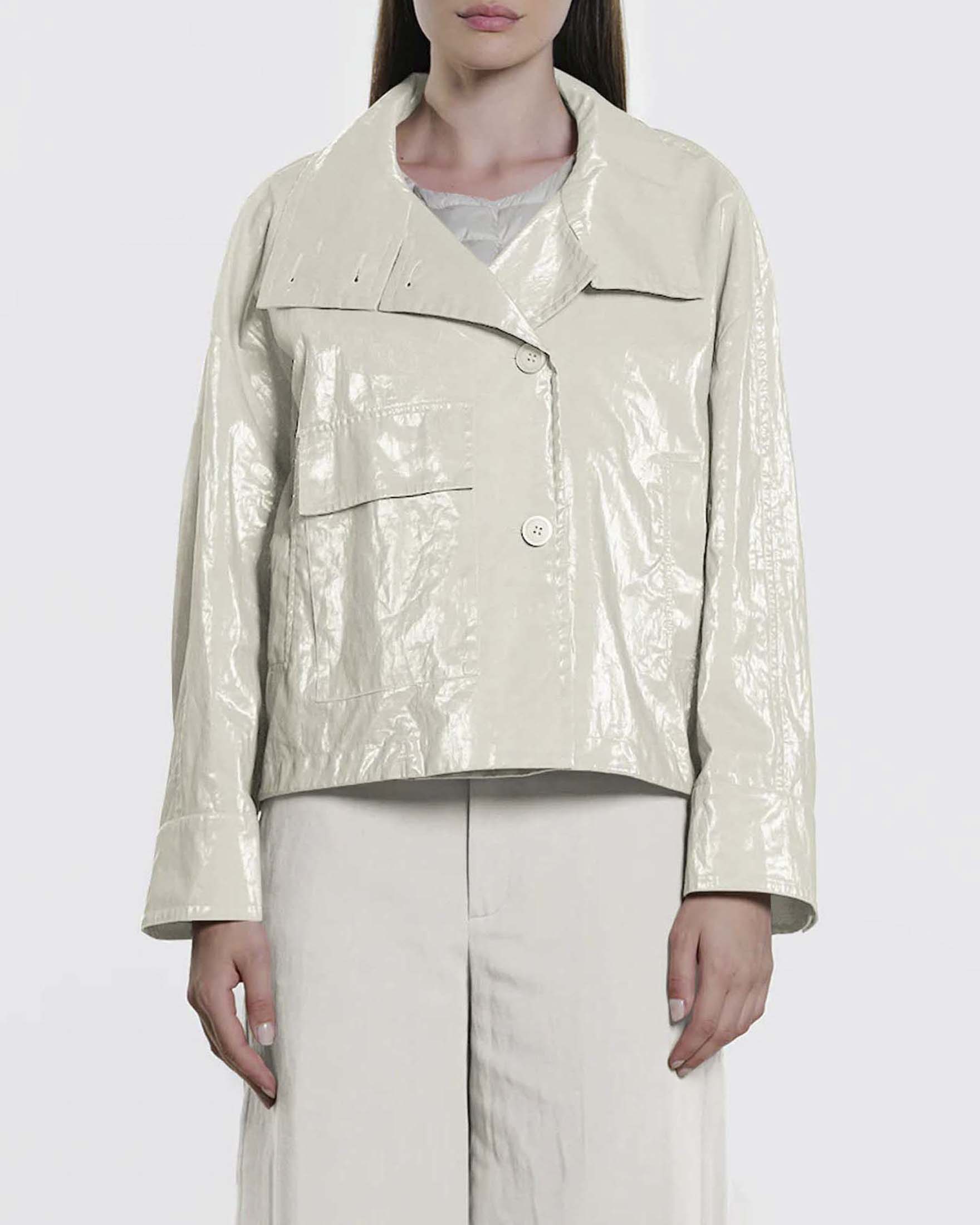 Giacca Elina Duno avorio in tessuto ramiè con spalmatura effetto lucido