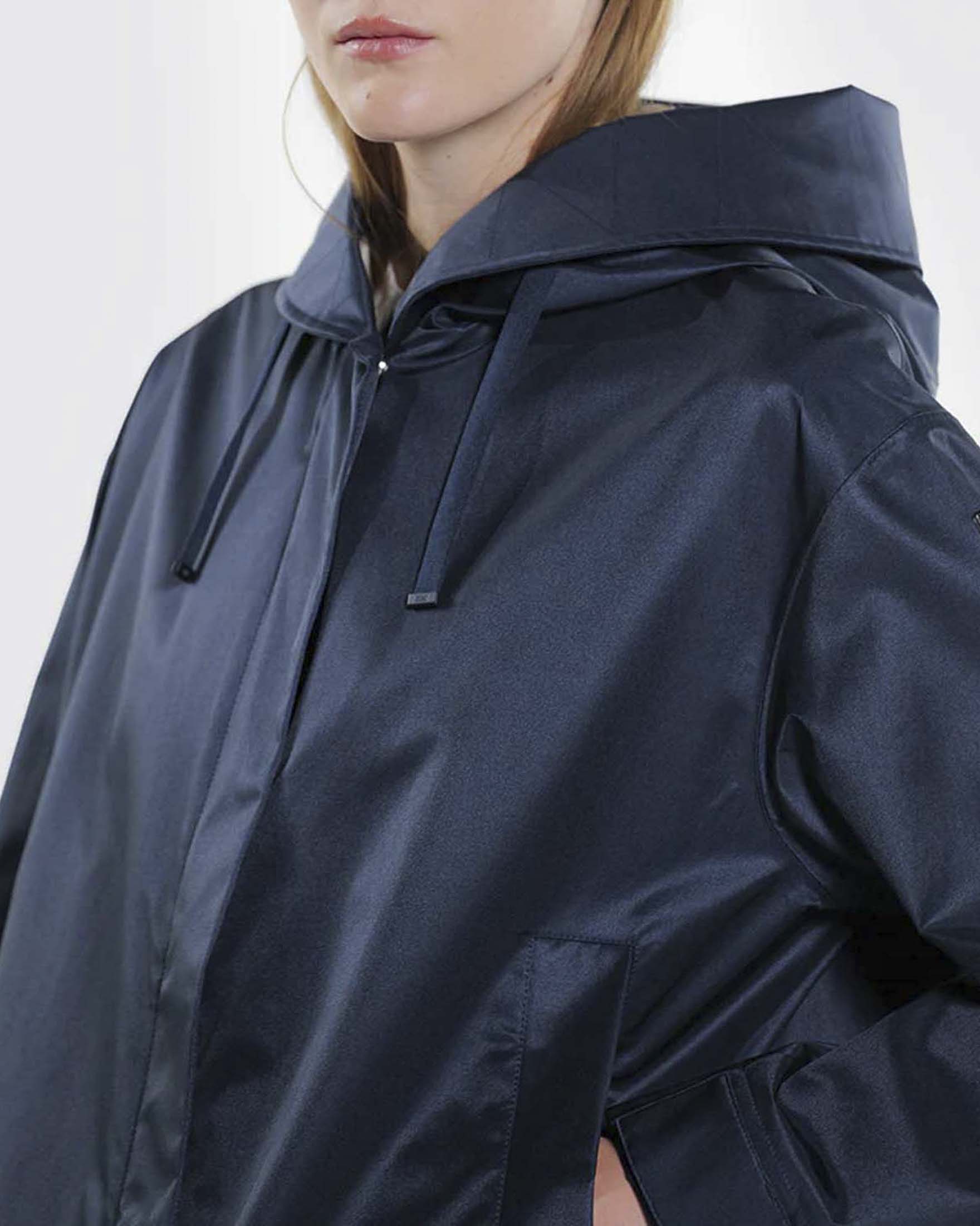 Giacca corta oversize Tecla Duno blu in cotone tecnico antigoccia