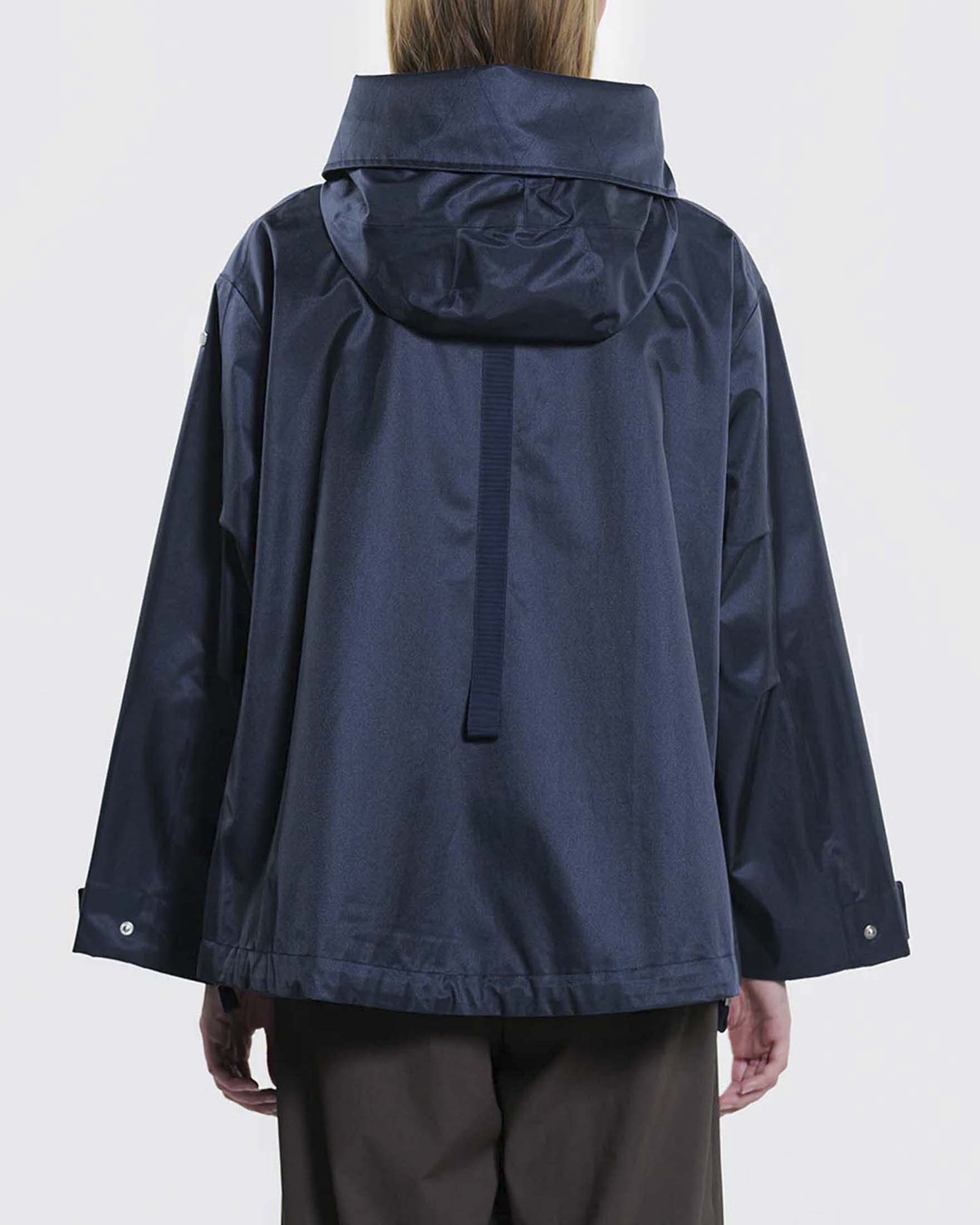 Giacca corta oversize Tecla Duno blu in cotone tecnico antigoccia