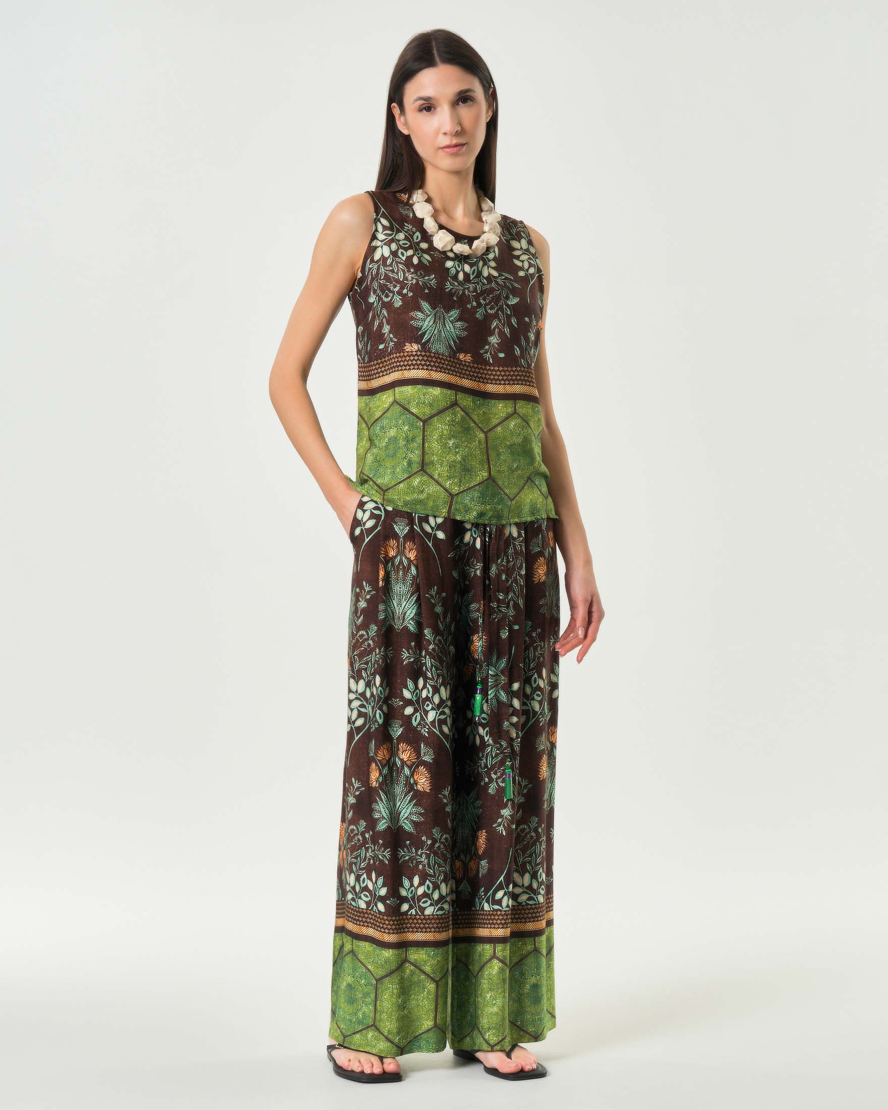 Top Wu'Side color moro in raso di viscosa girocollo con motivo floreale all-over image