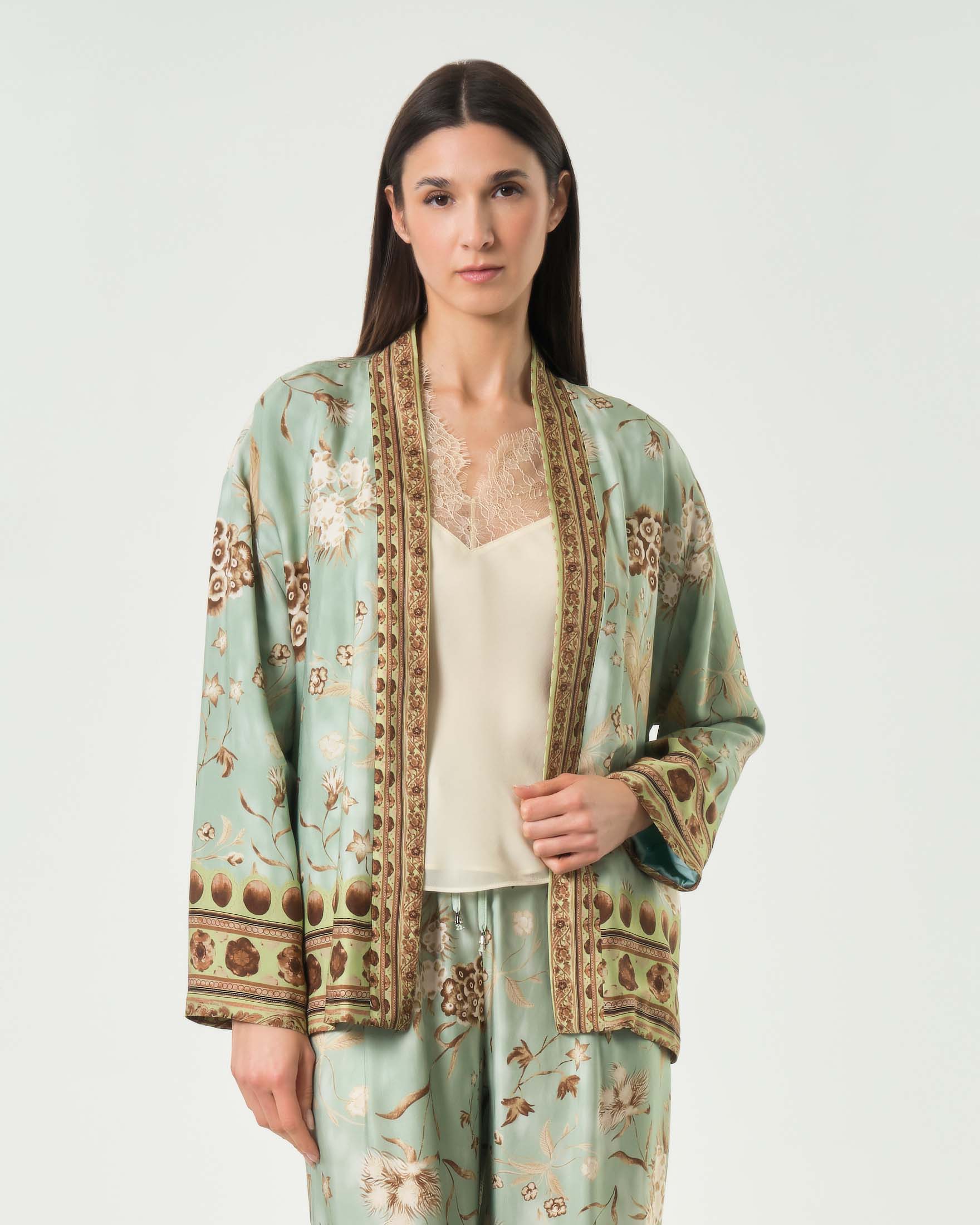 Kimono corto Wu'Side color verde acqua in raso di viscosa stampato con fantasia floreale