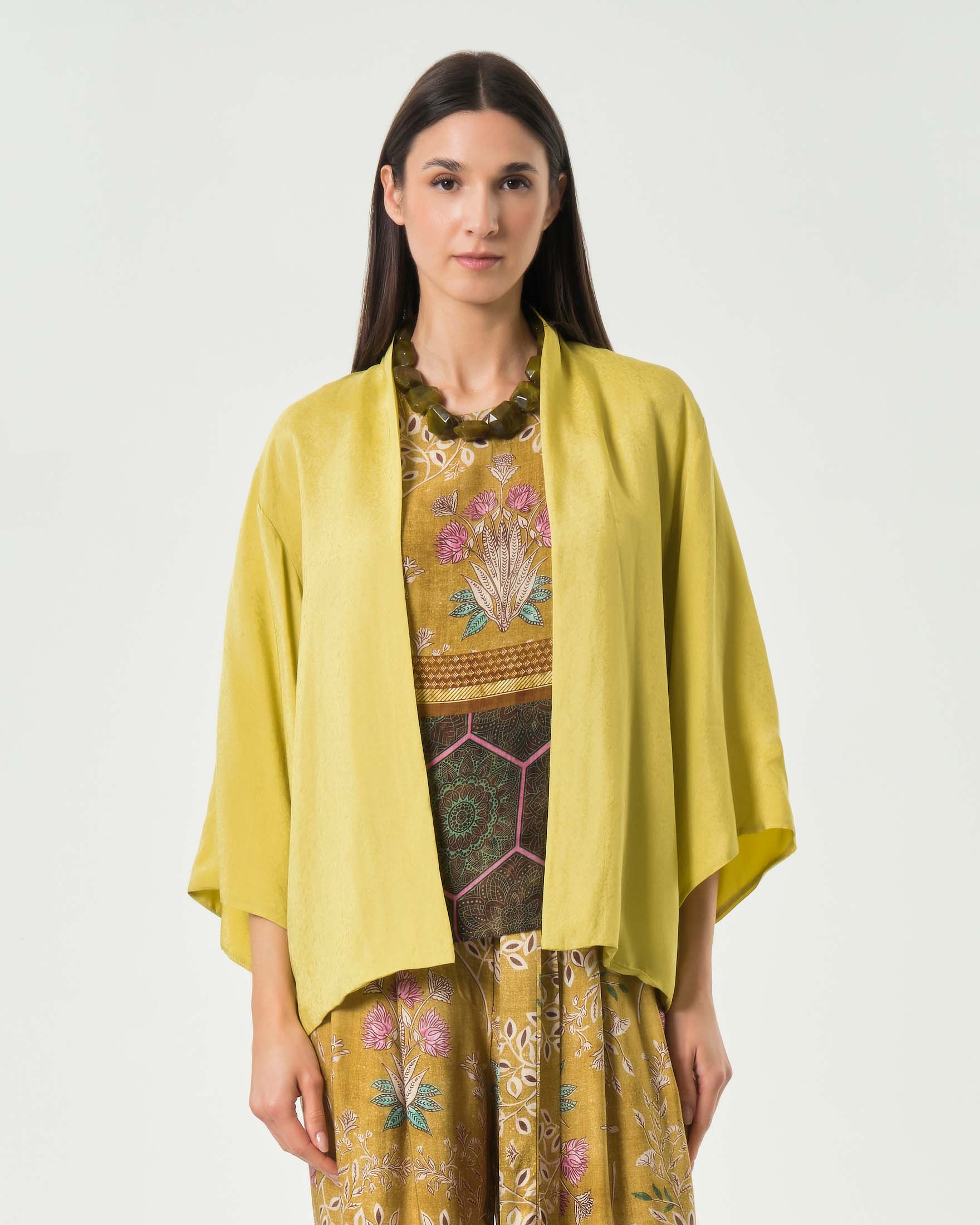 Kimono corto Wu'Side color lime in raso di viscosa con maniche a tre quarti