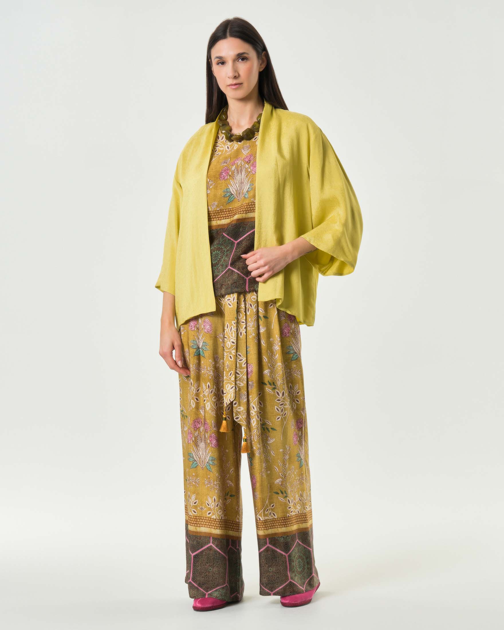 Kimono corto Wu'Side color lime in raso di viscosa con maniche a tre quarti image