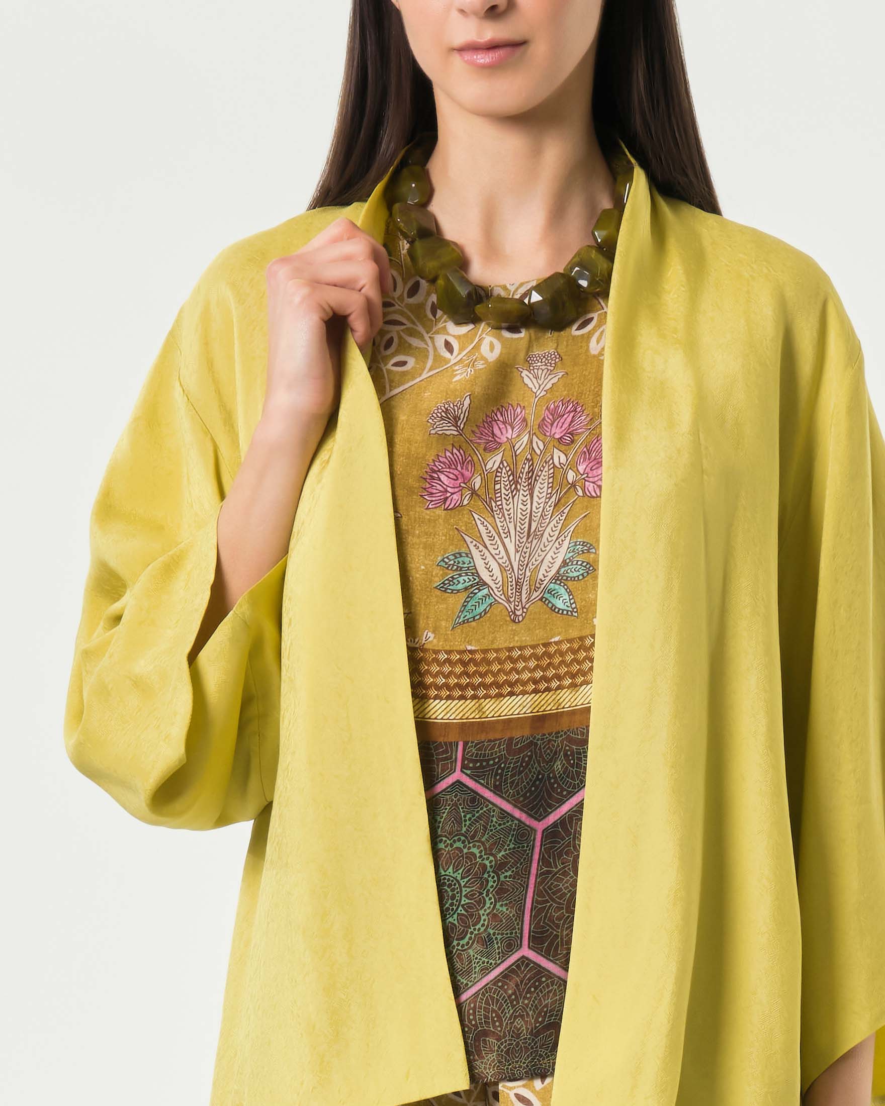 Kimono corto Wu'Side color lime in raso di viscosa con maniche a tre quarti