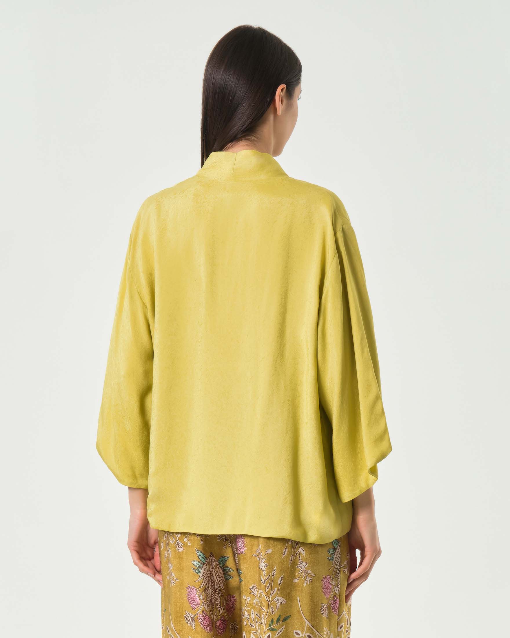 Kimono corto Wu'Side color lime in raso di viscosa con maniche a tre quarti