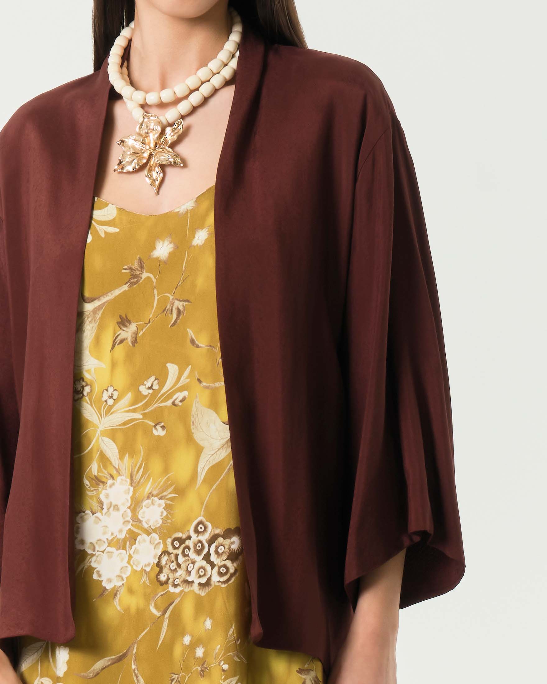 Kimono corto Wu'Side marrone in raso di viscosa con maniche a tre quarti