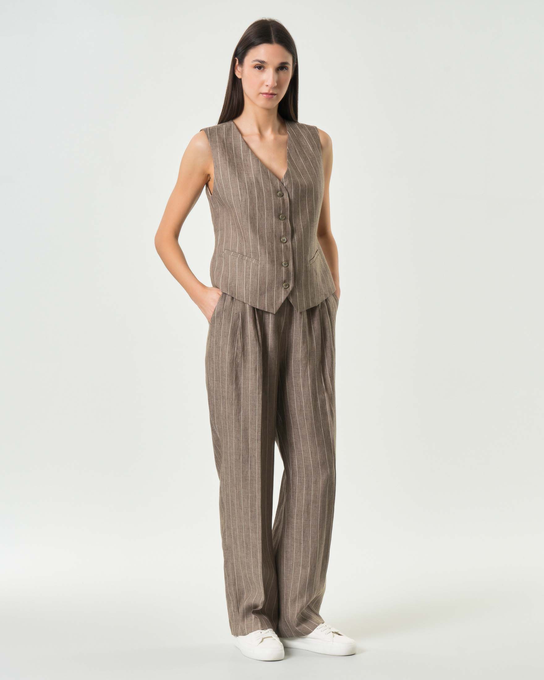 Pantalone Wu'Side dal taglio sartoriale gessato color fango in lino