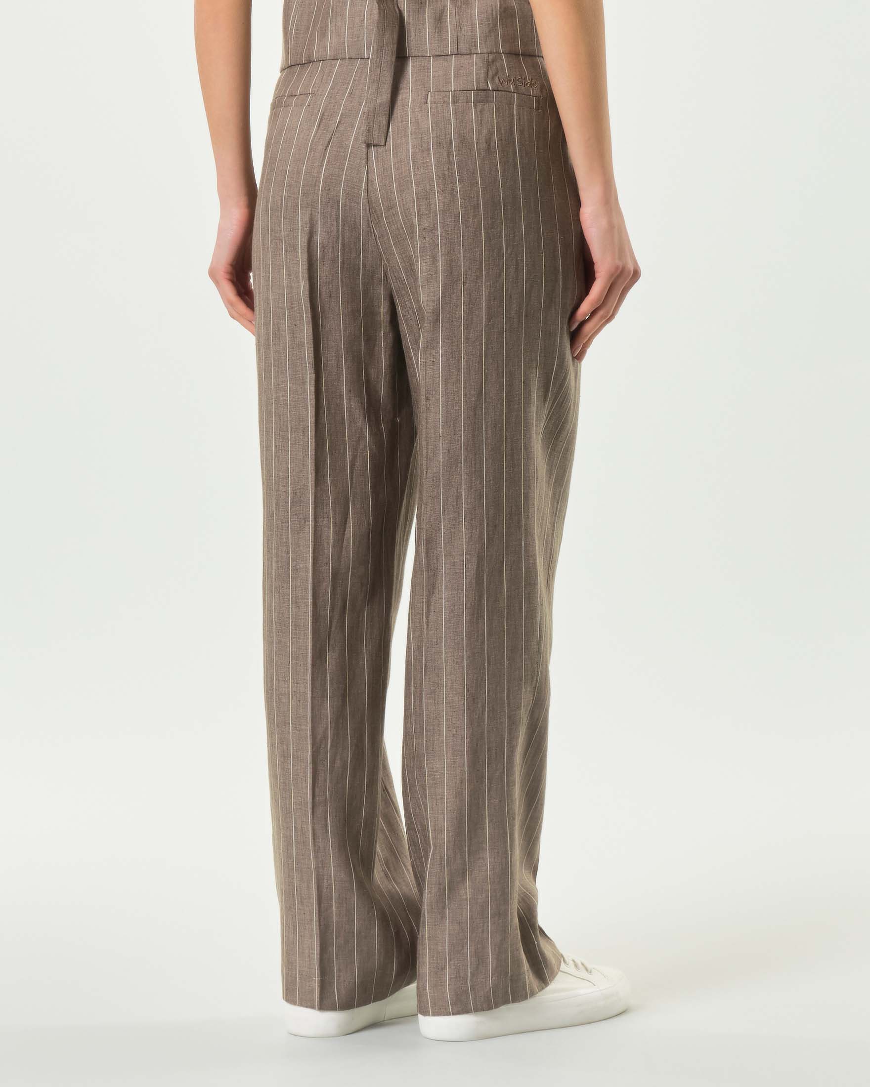 Pantalone Wu'Side dal taglio sartoriale gessato color fango in lino