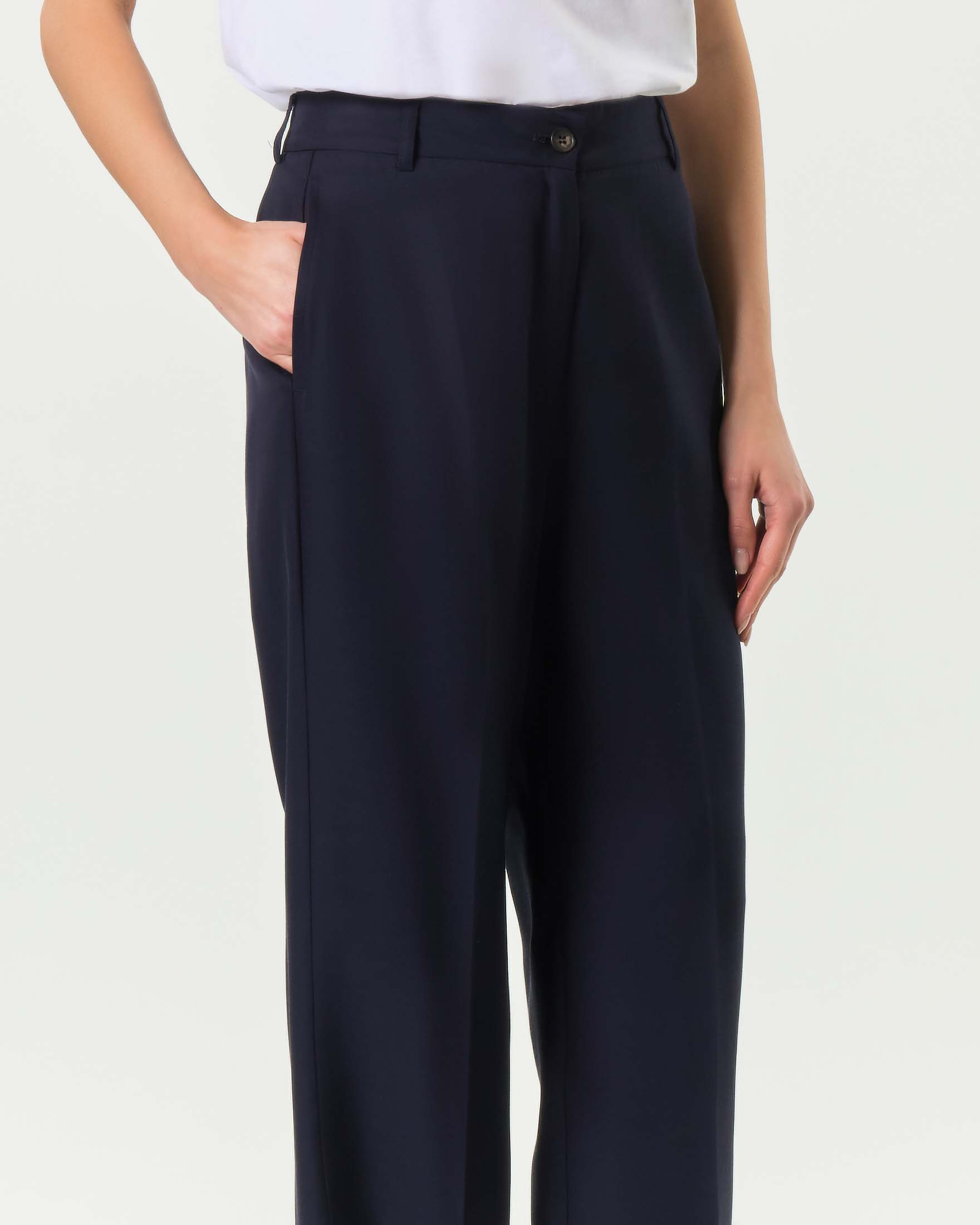 Pantalone Wu'Side blu dal taglio sartoriale in misto rayon viscosa e lino image