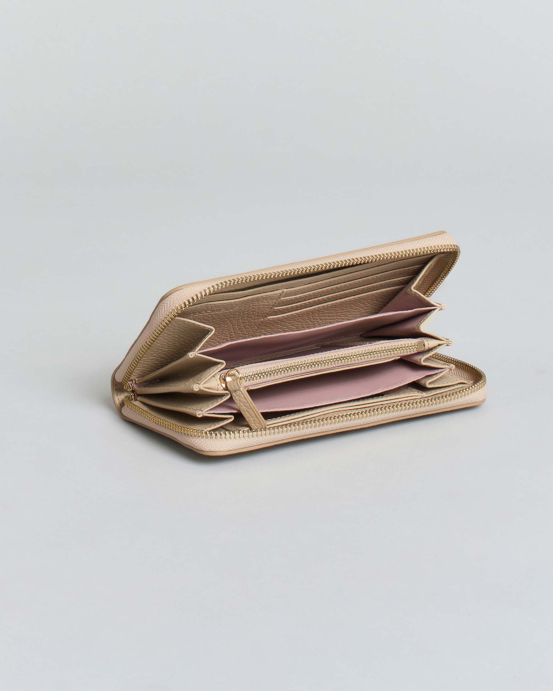 Portafoglio C-Me Coccinelle in pelle martellata beige con logo dorato image