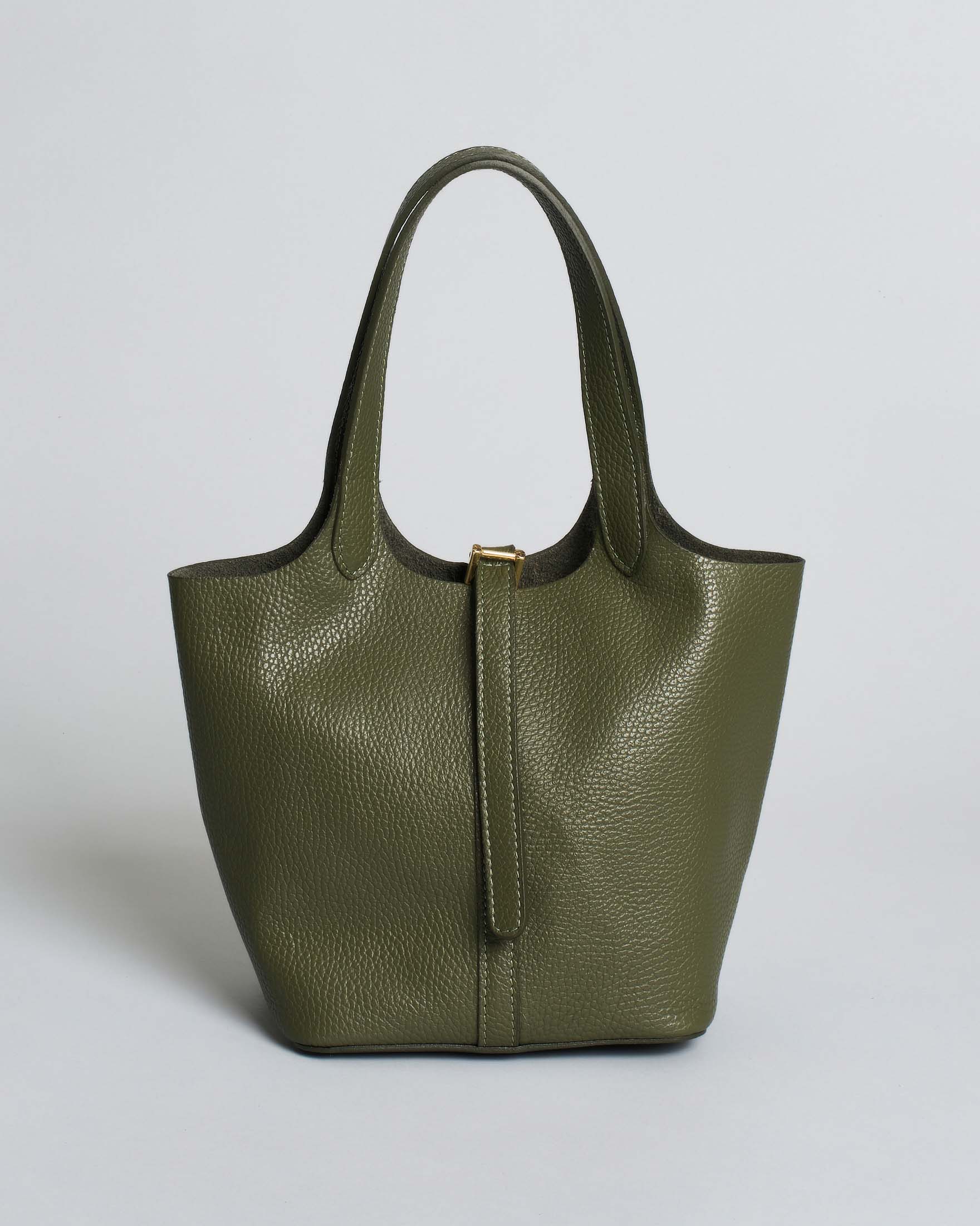 Borsa piccola a secchiello verde militare in vera pelle martellata con chiusura con laccetto