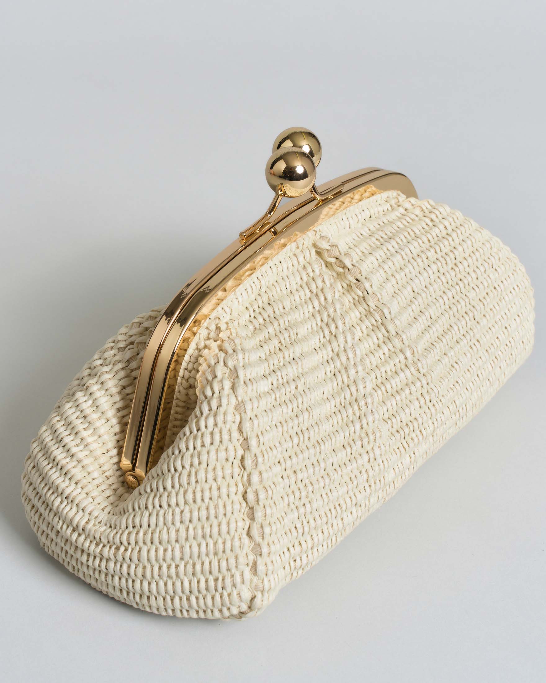 Clutch piccola Hlo! in rafia intrecciata color avorio con chiusura e tracolla a catena dorate image