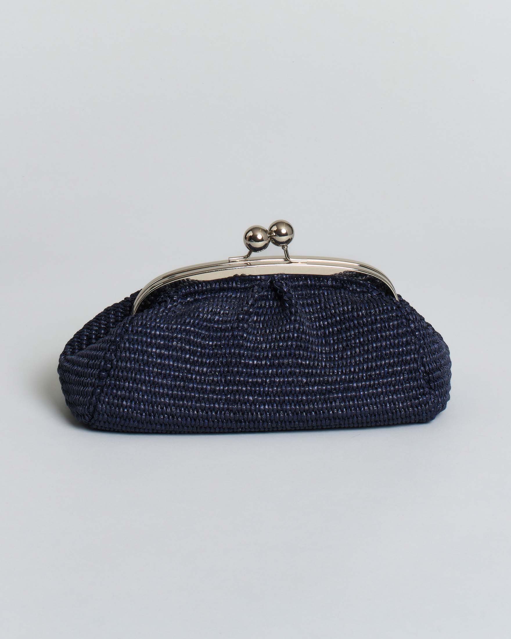 Clutch piccola Hlo! in rafia intrecciata blu con chiusura e tracolla a catena argentate