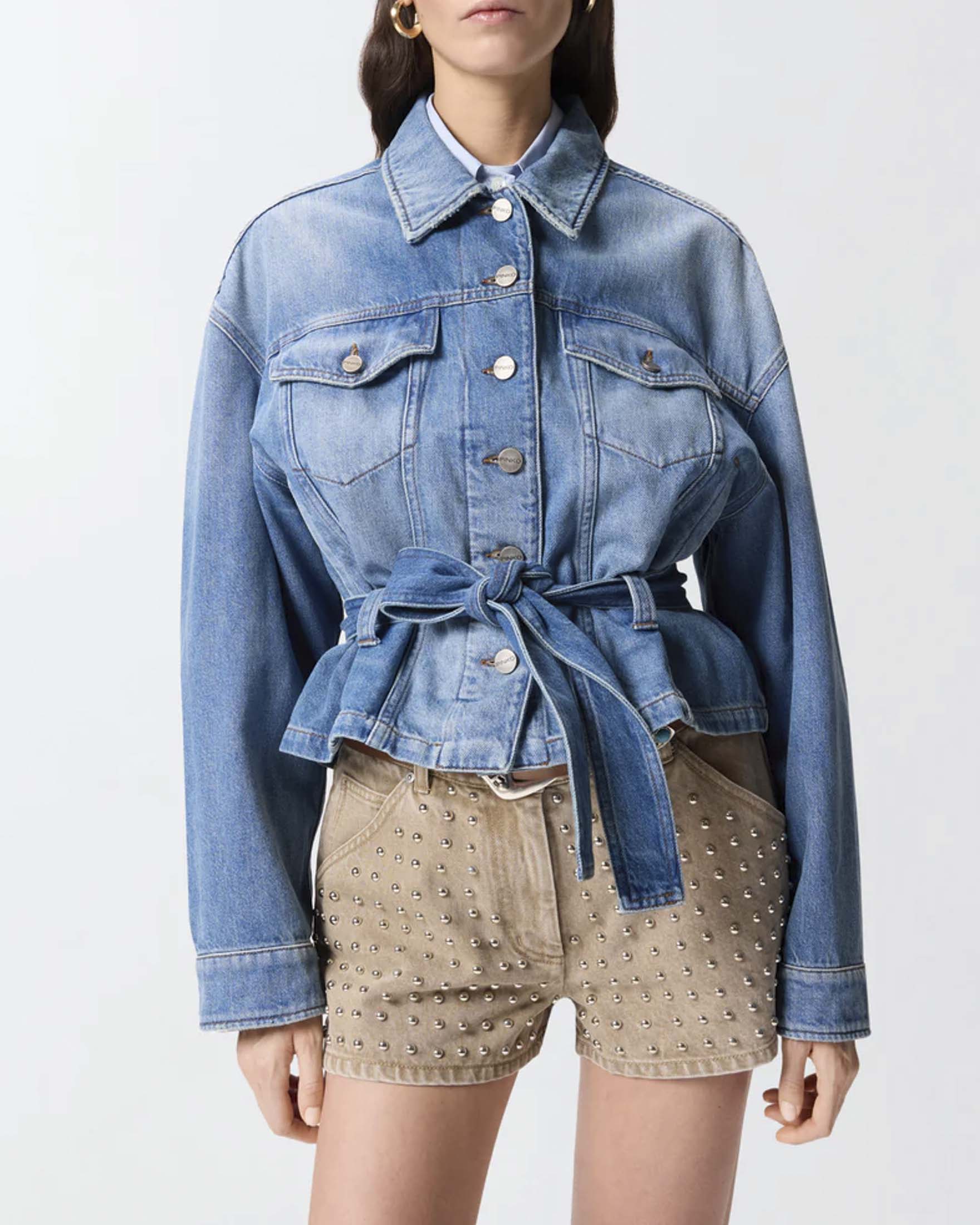 Giubbino in light denim Pinko con cintura in vita e tasche frontali con patta