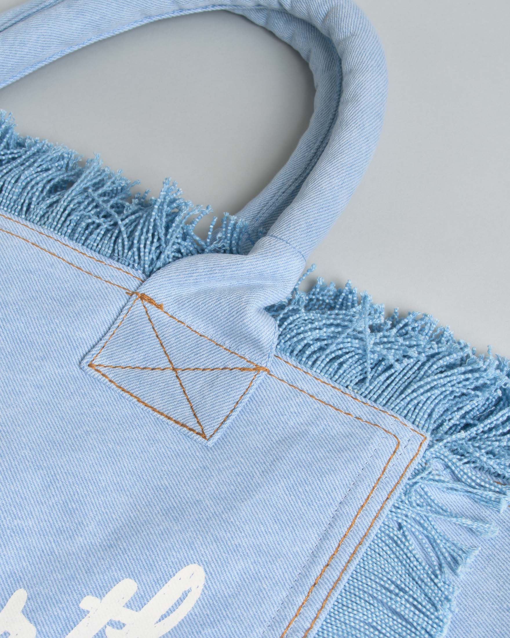 Borsa Vanity MC2 Saint Barth in denim chiaro di cotone con scritta logo stampata e orli sfrangiati image