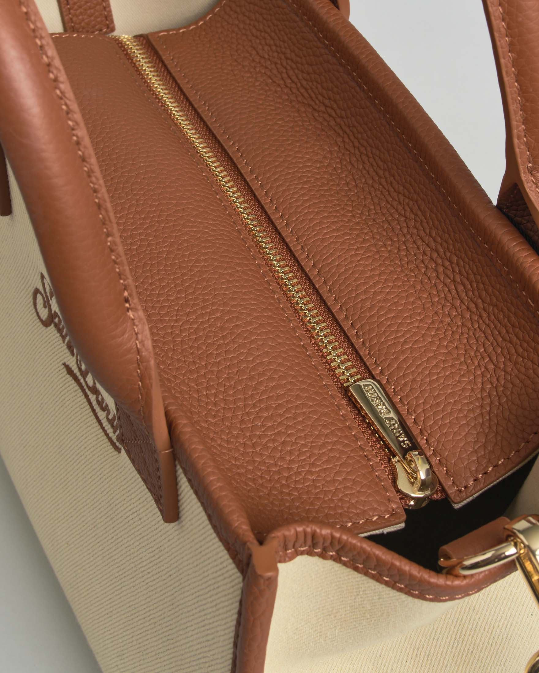 Borsa Vanity Midi MC2 Saint Barth in canvas écru con finiture e manici in pelle color cuoio image