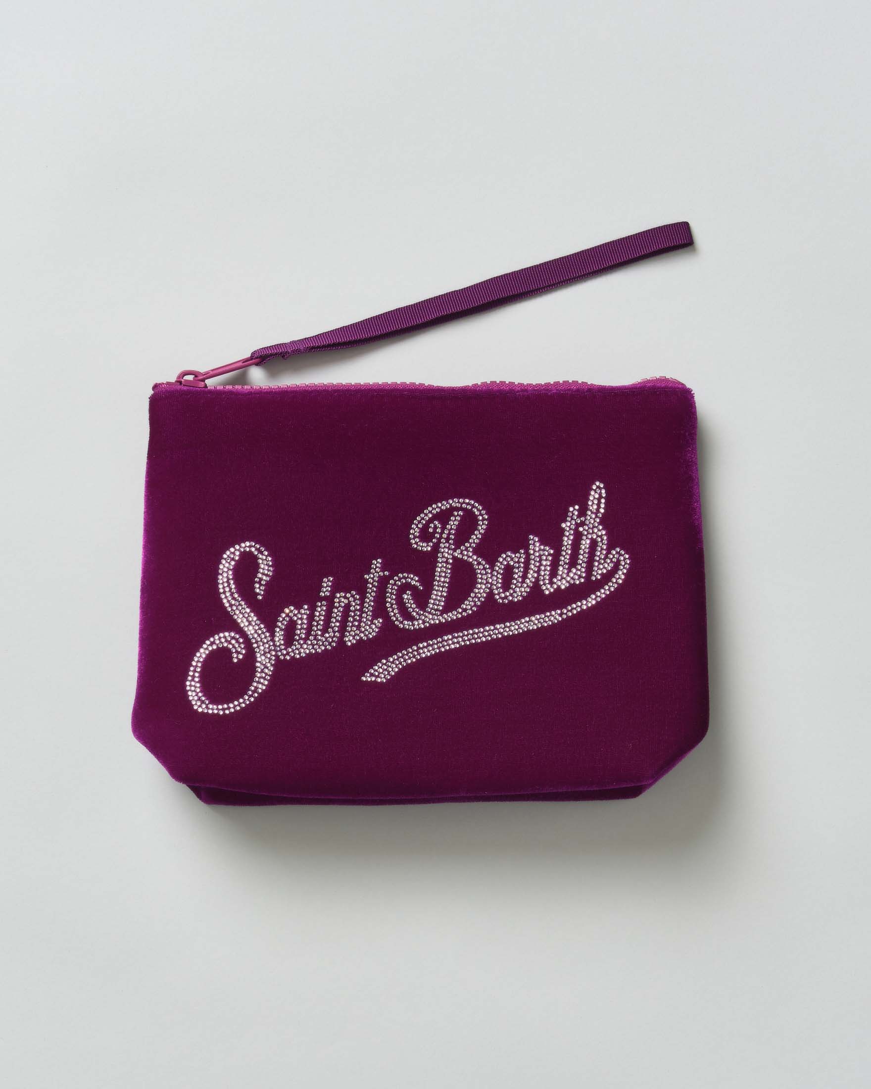 Pochette Aline ciclamino effetto velvet con scritta logo in strass applicati color argento