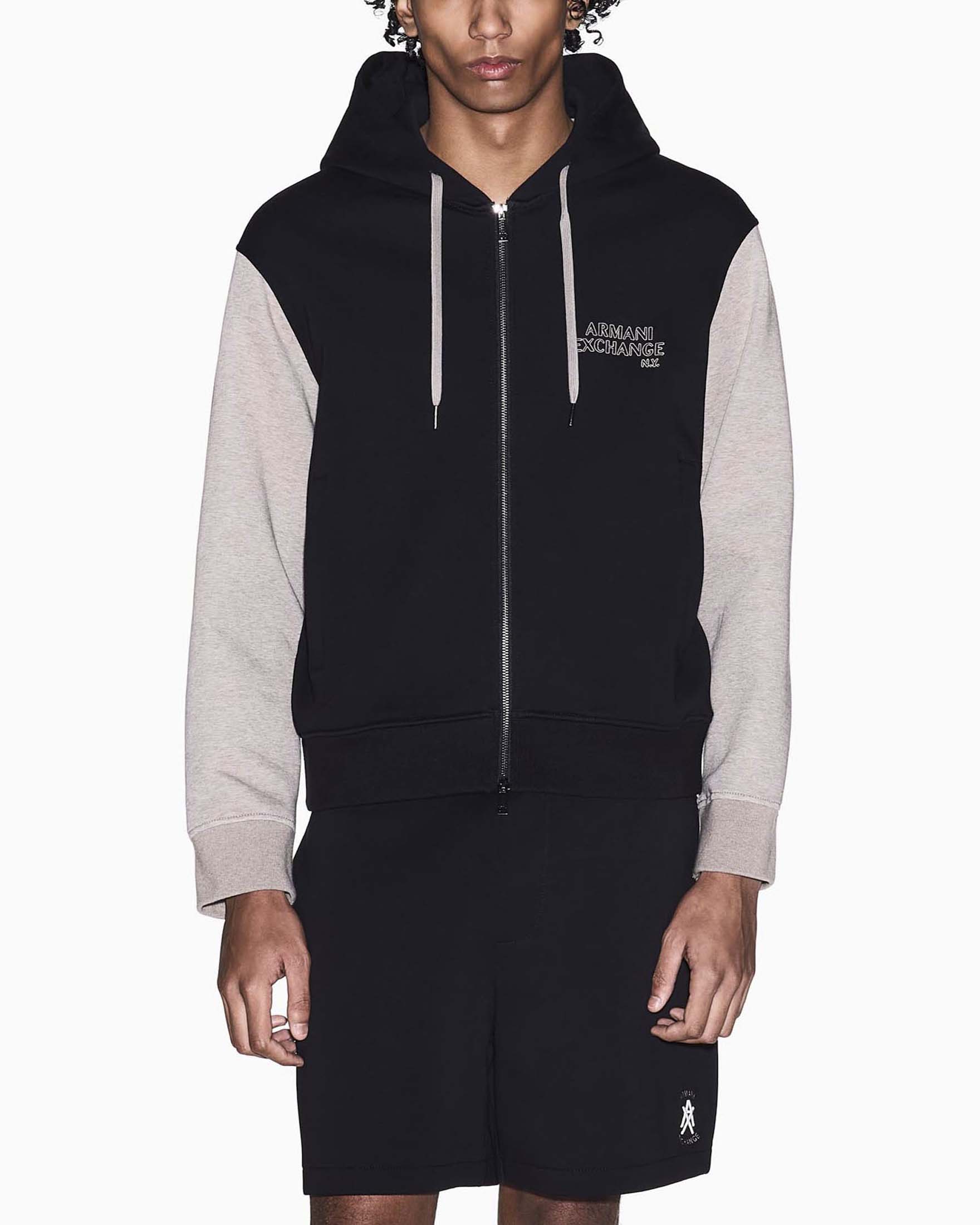 Felpa bicolore Armani Exchange nera e beige in misto cotone con cappuccio e zip image