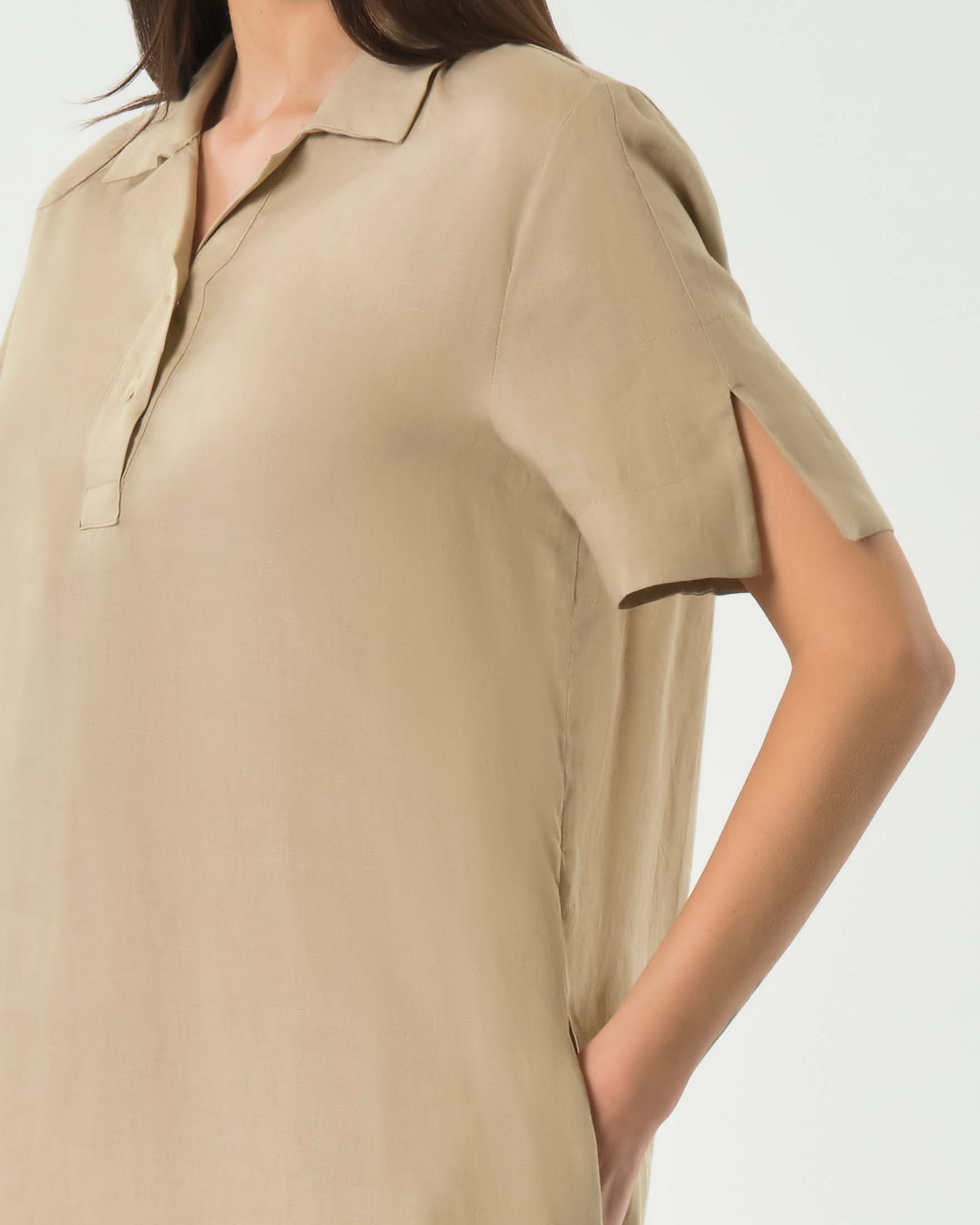 Abito corto Colmar Originals beige in puro lino con colletto a camicia image