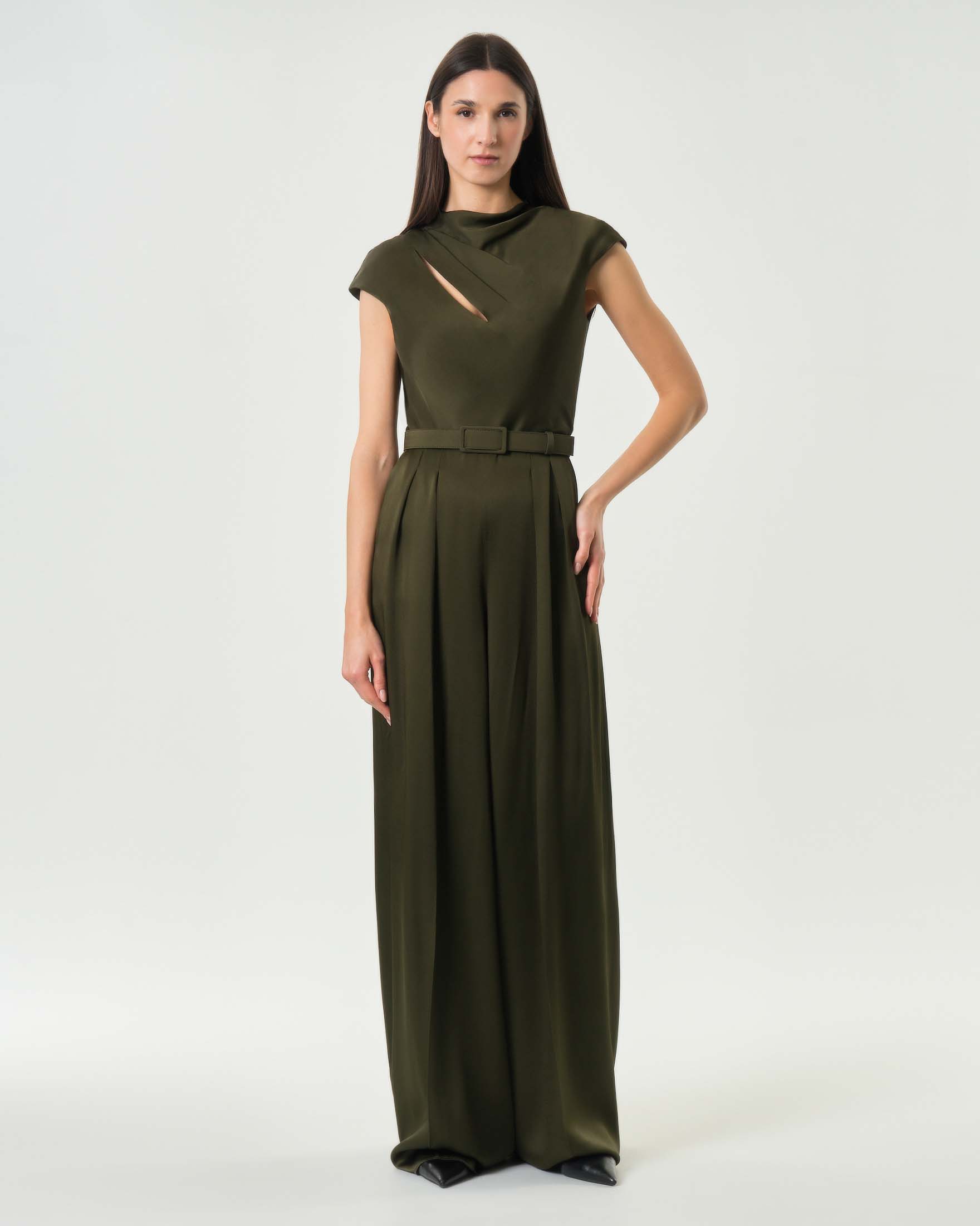 Tuta verde militare a maniche corte Studio in envers satin con corpetto drappeggiato
