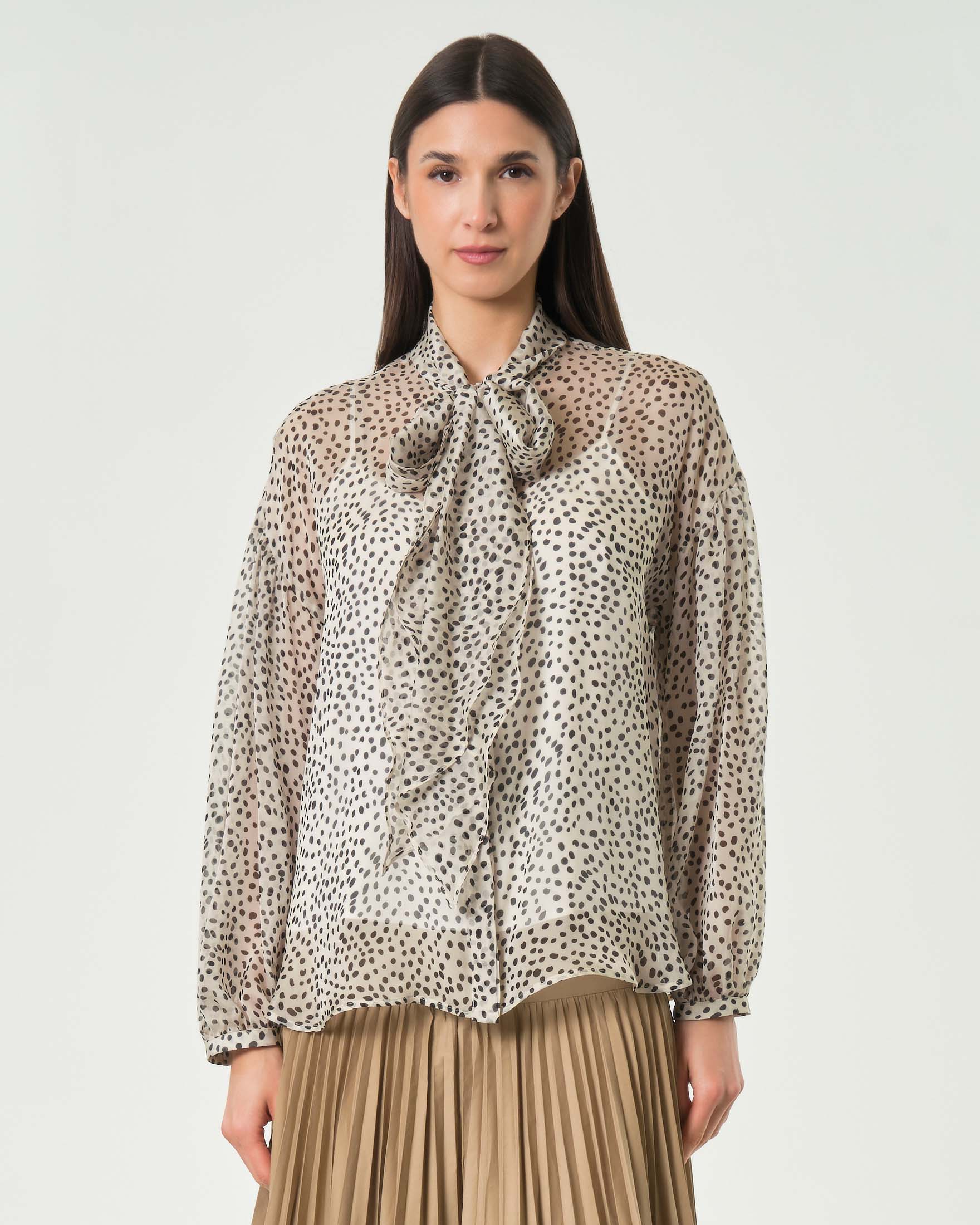 Blusa avorio Studio in chiffon di pura seta in fantasia a macchie nere con fusciacca