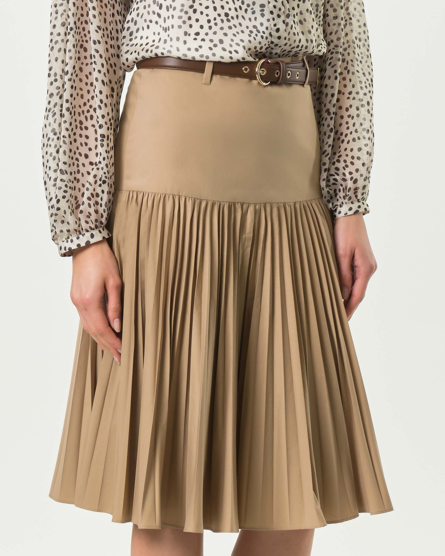 Gonna corta Max Mara Studio beige in cotone con motivo a pieghe plissé image