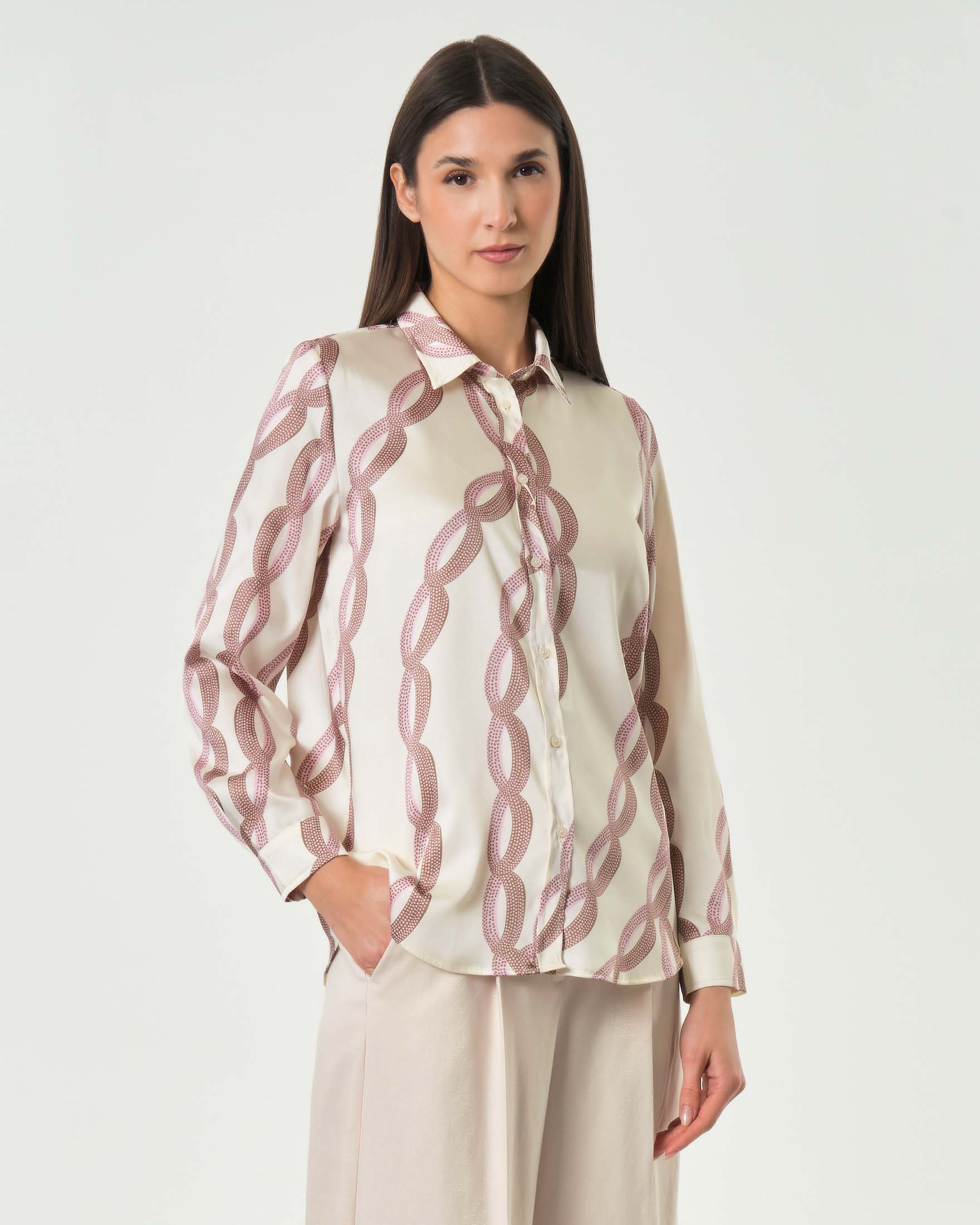 Camicia in twill bianca e rosa con fantasia a catena e fondo stondato