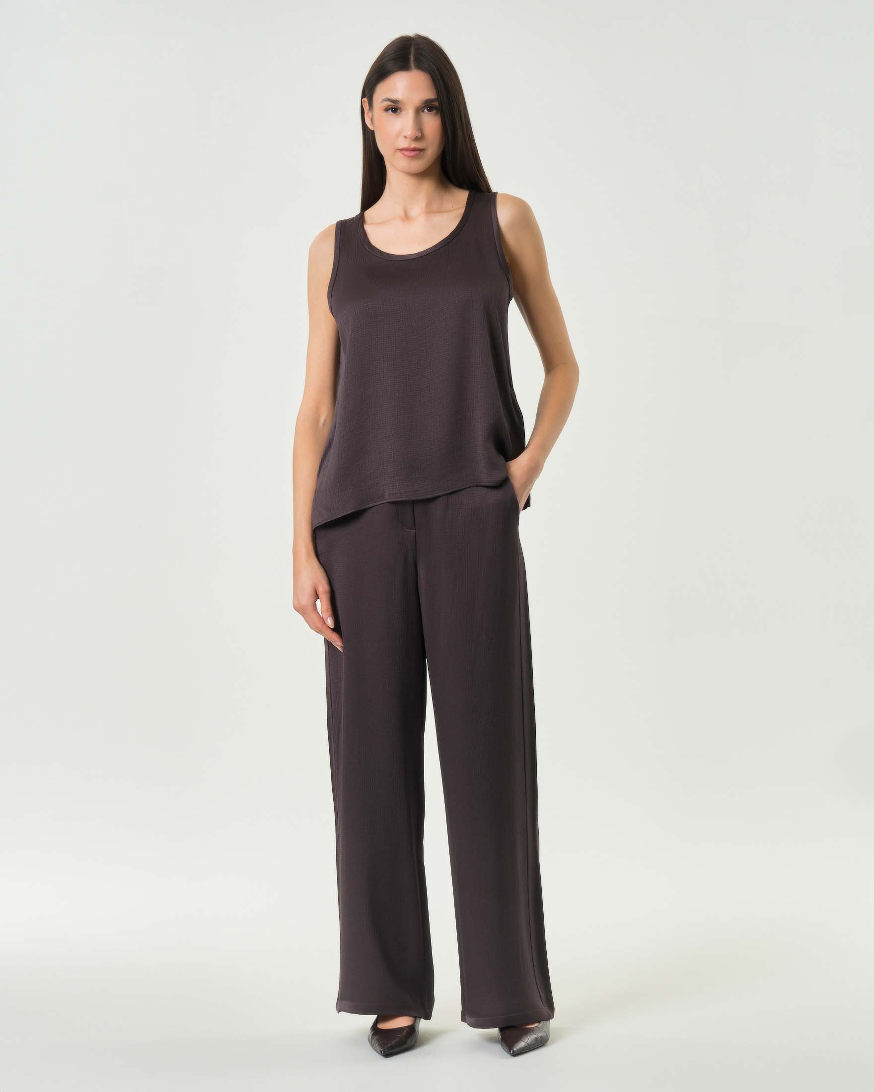 Pantalone morbido color testa di moro in misto viscosa con arricciatura sul retro