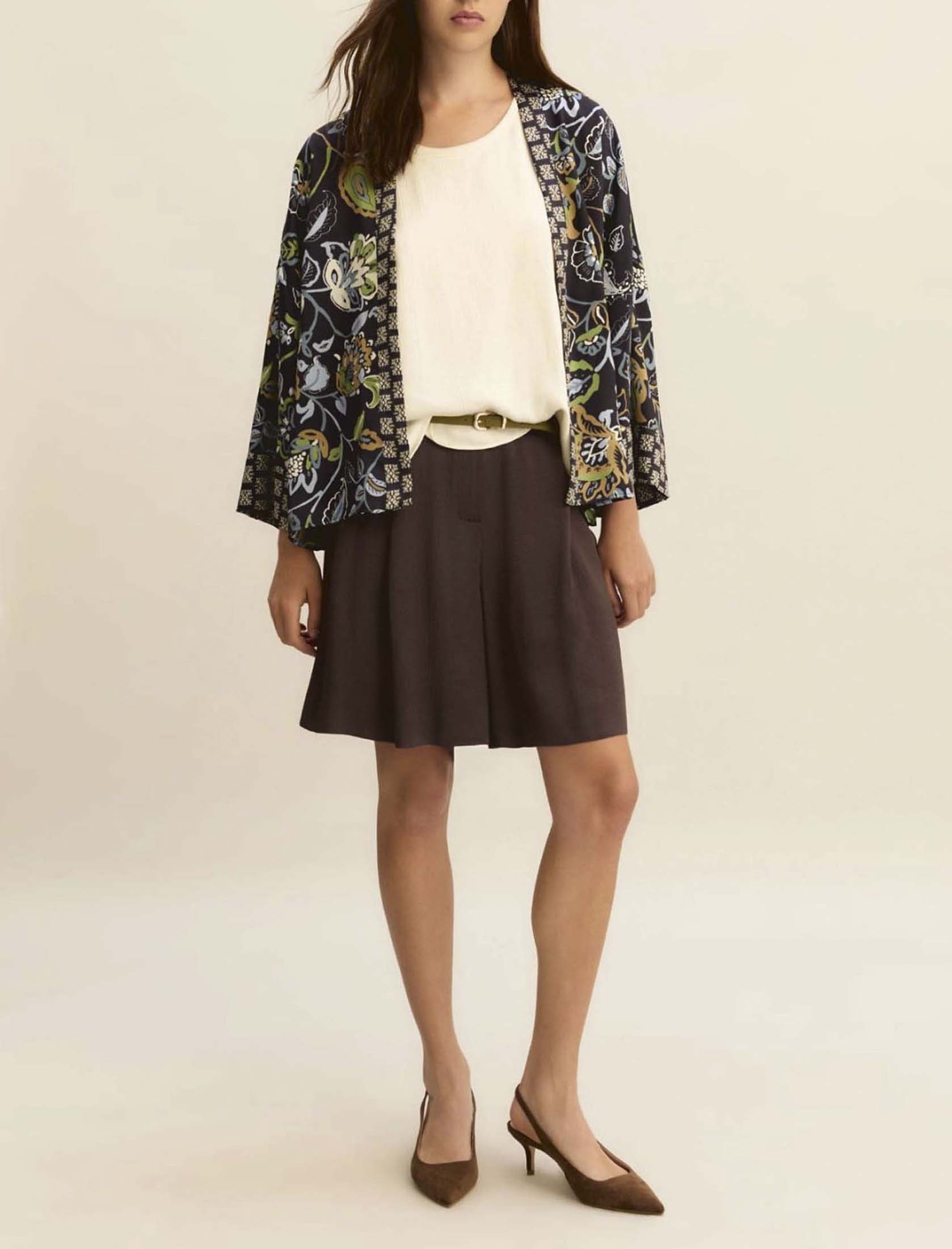 Kimono corto blu Emme Marella in twill stampato con fantasia a contrasto e maniche a tre quarti image