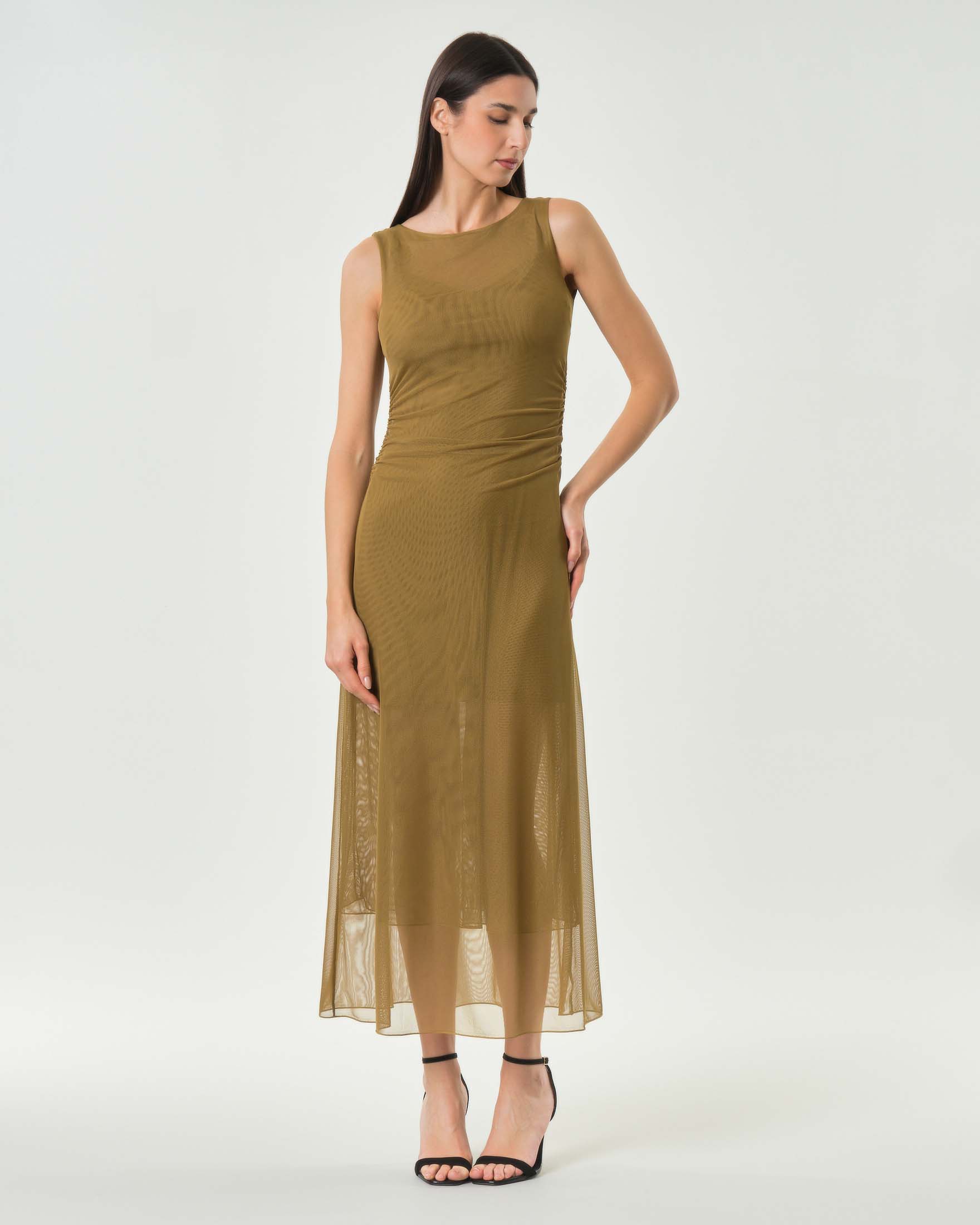 Abito lungo color khaki in tulle senza maniche con arricciatura sui fianchi