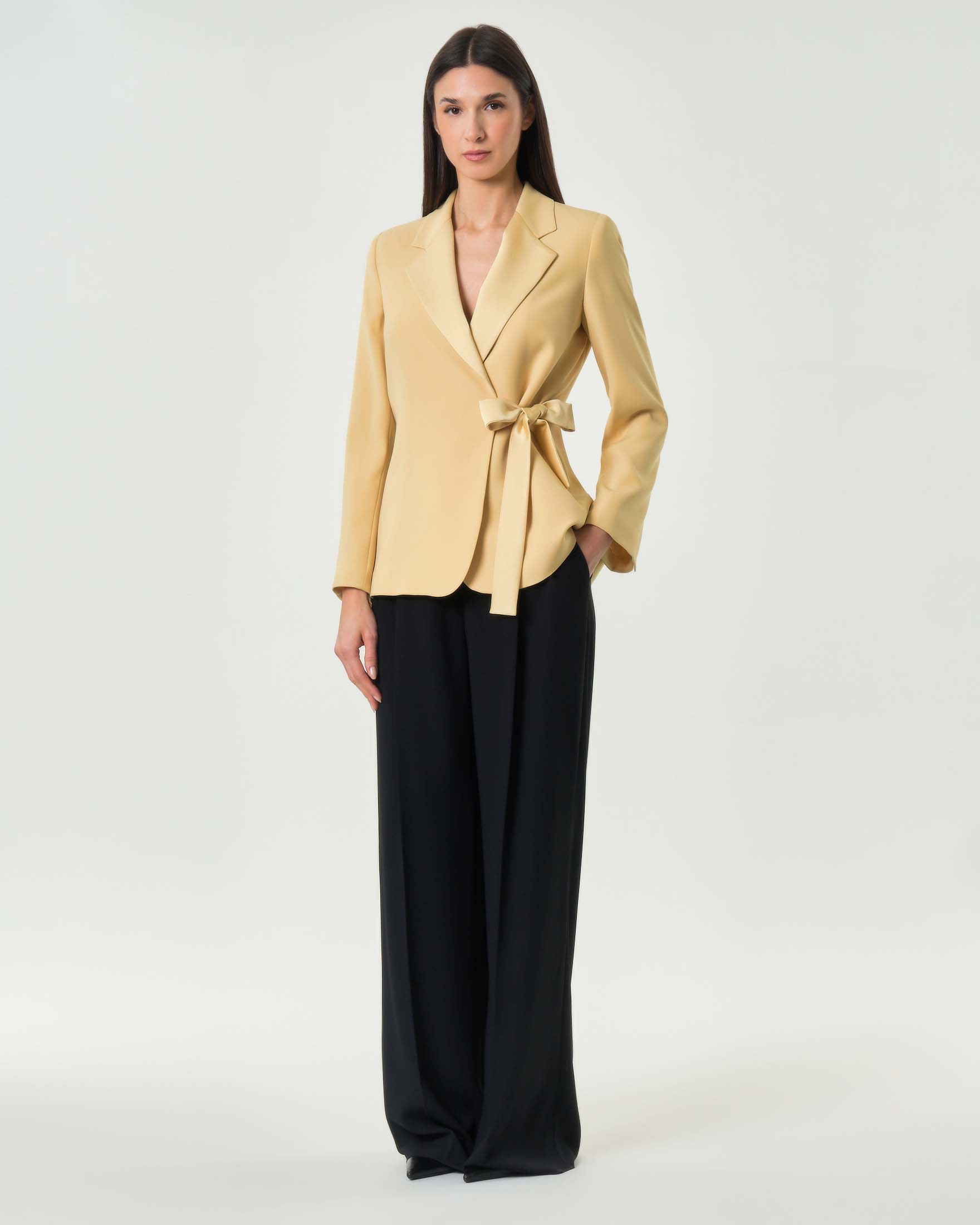 Blazer giallo Marella in crepe con chiusura asimmetrica con fiocco da annodare e pince image