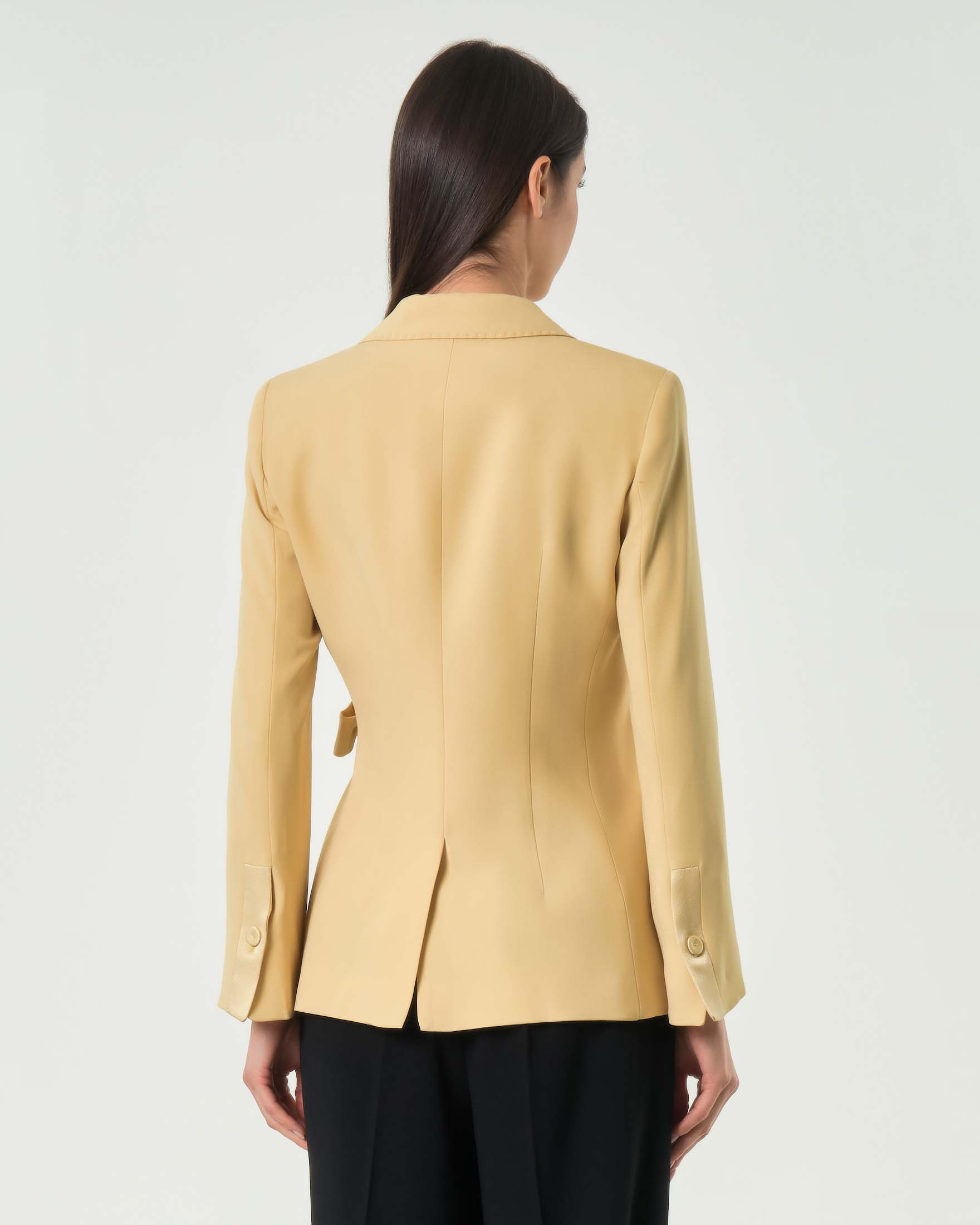 Blazer giallo Marella in crepe con chiusura asimmetrica con fiocco da annodare e pince
