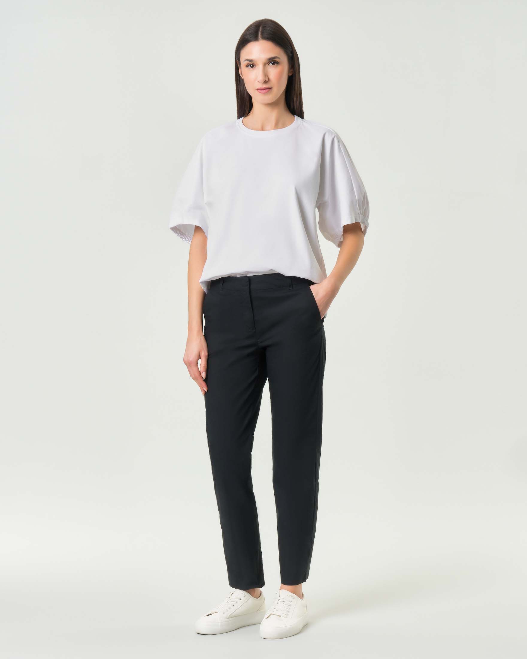 Pantaloni neri in popeline a sigaretta con chiusura con gancio e zip