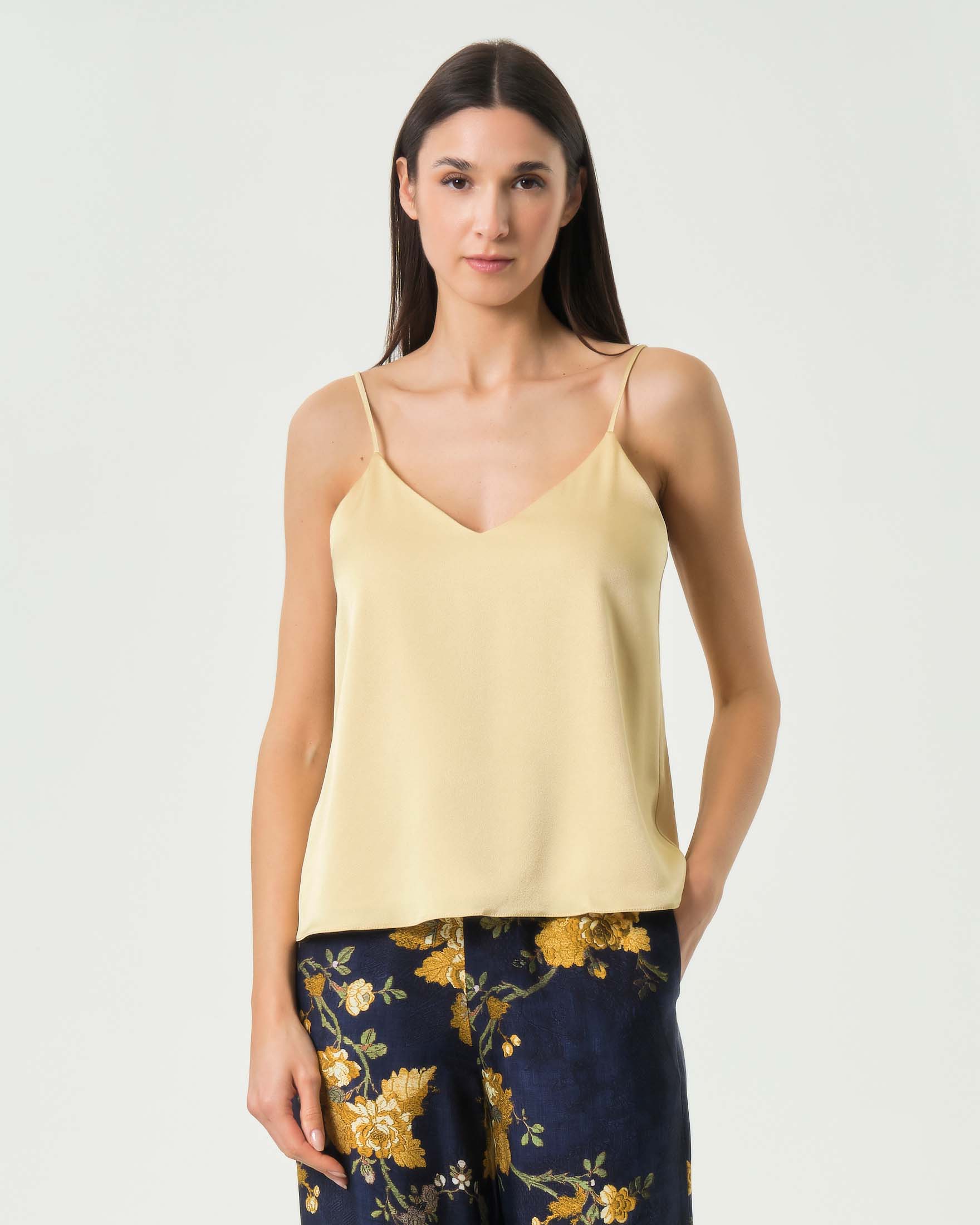 Top Marella giallo in satin con spalline sottili e scollo a V