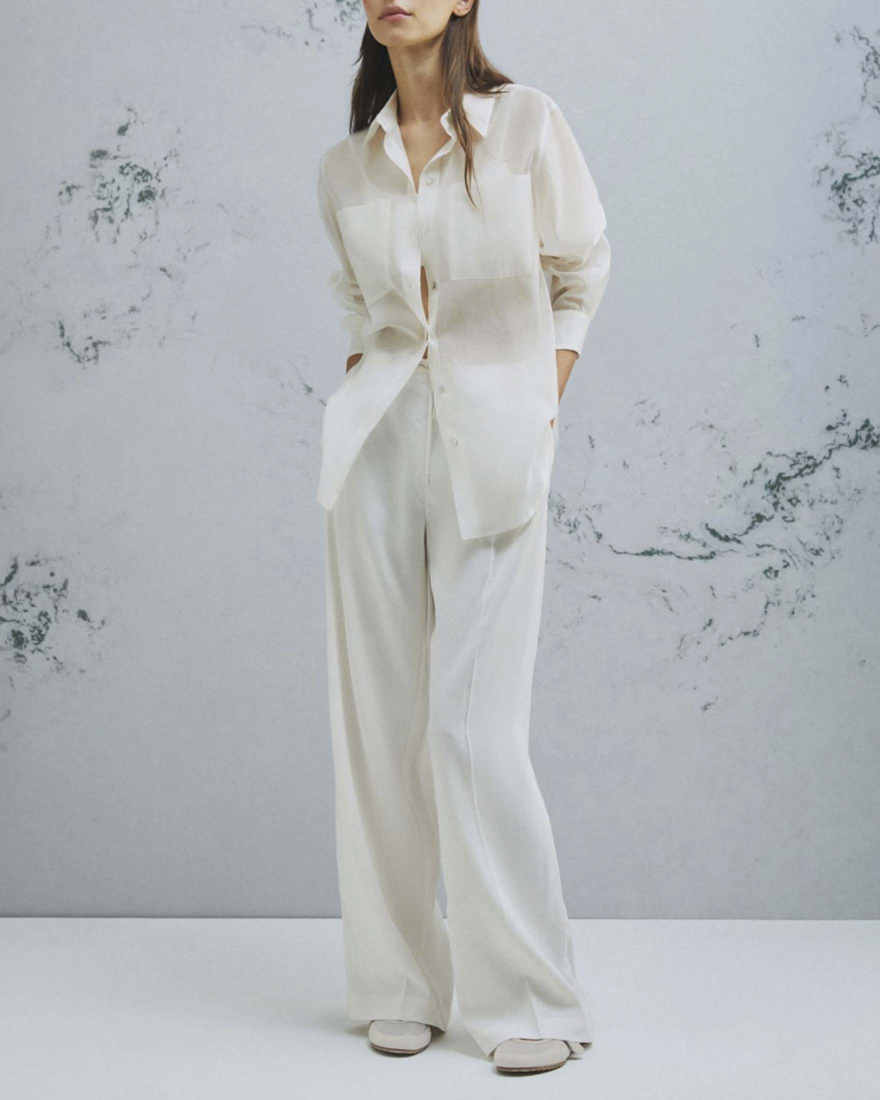 Camicia bianca Monochrome in mussola di misto cotone e seta con tasche applicate sul petto