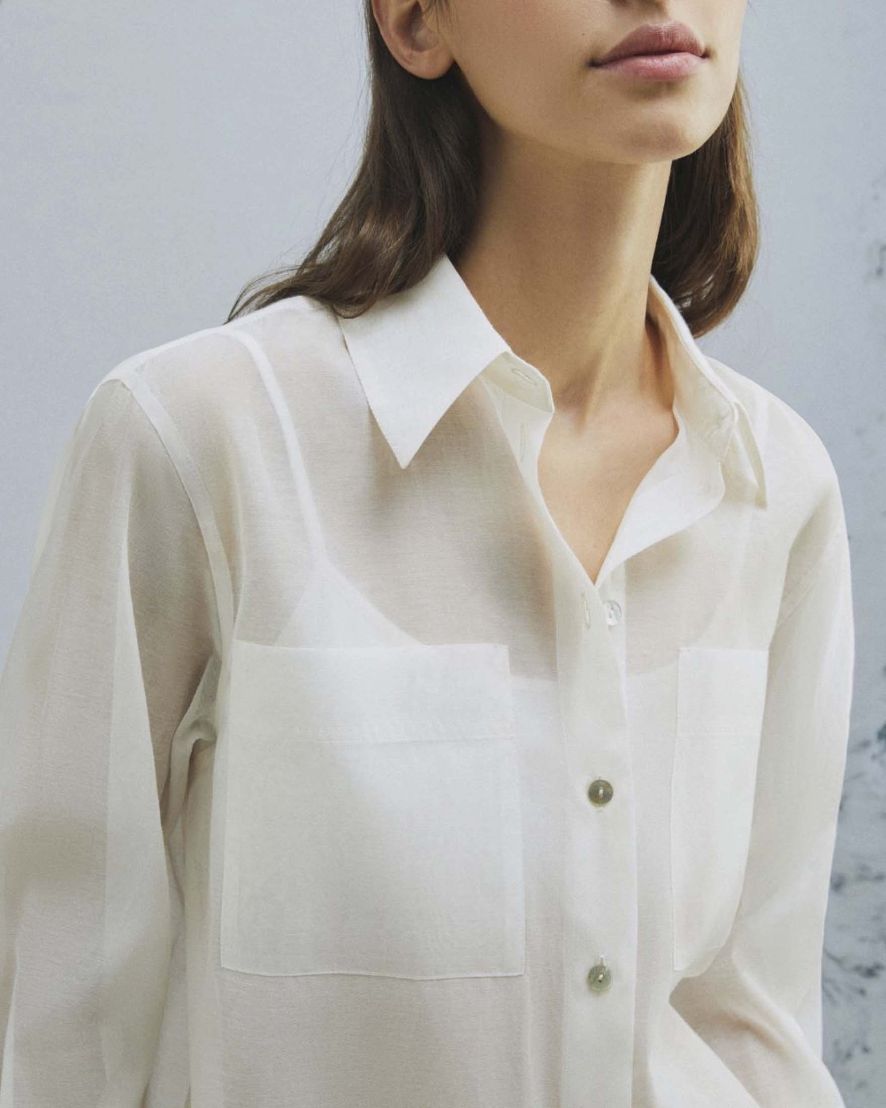 Camicia bianca Marella Monochrome in mussola di misto cotone e seta con tasche applicate sul petto image