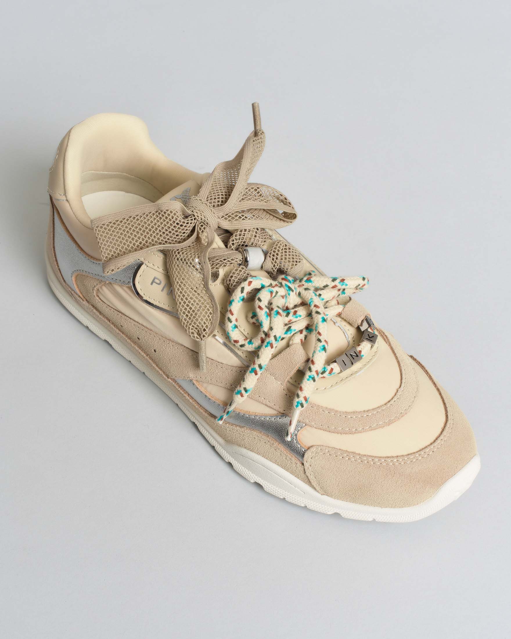 Sneakers Yulia Pinko beige con lacci doppi e applicazioni