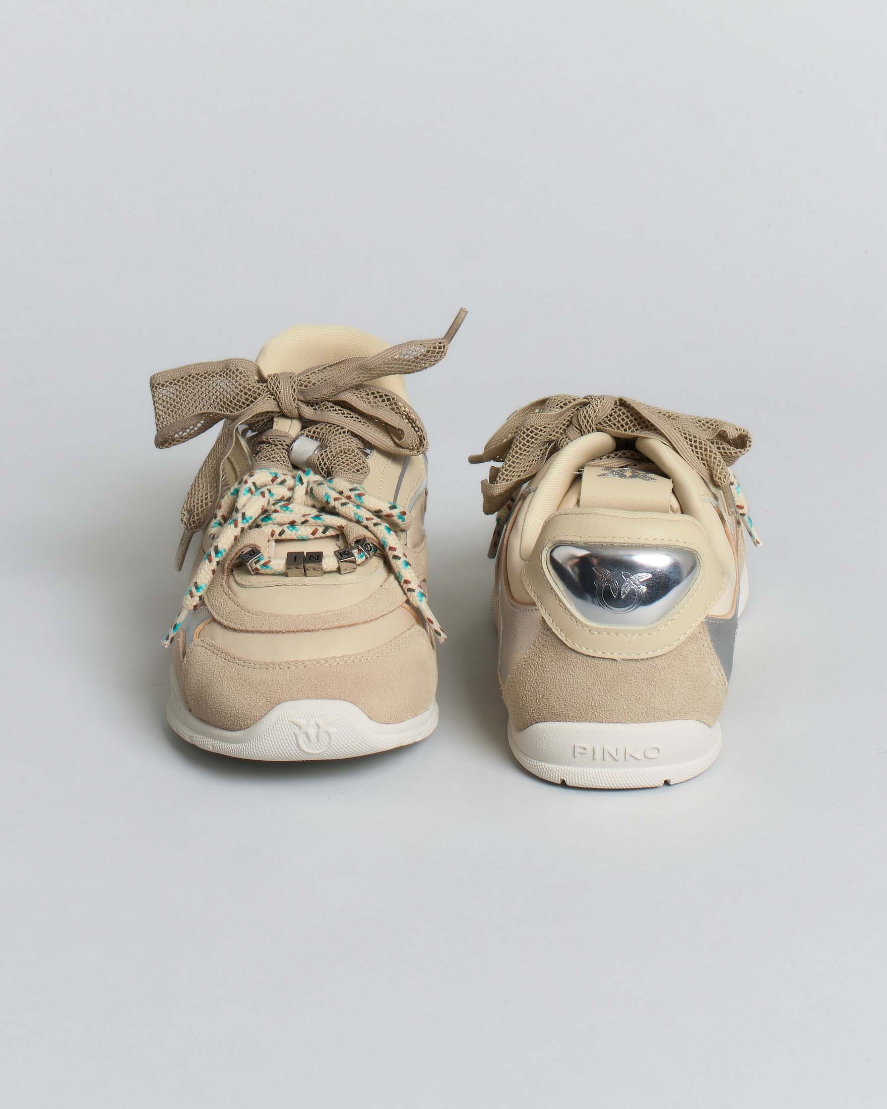 Sneakers Yulia Pinko beige con lacci doppi e applicazioni
