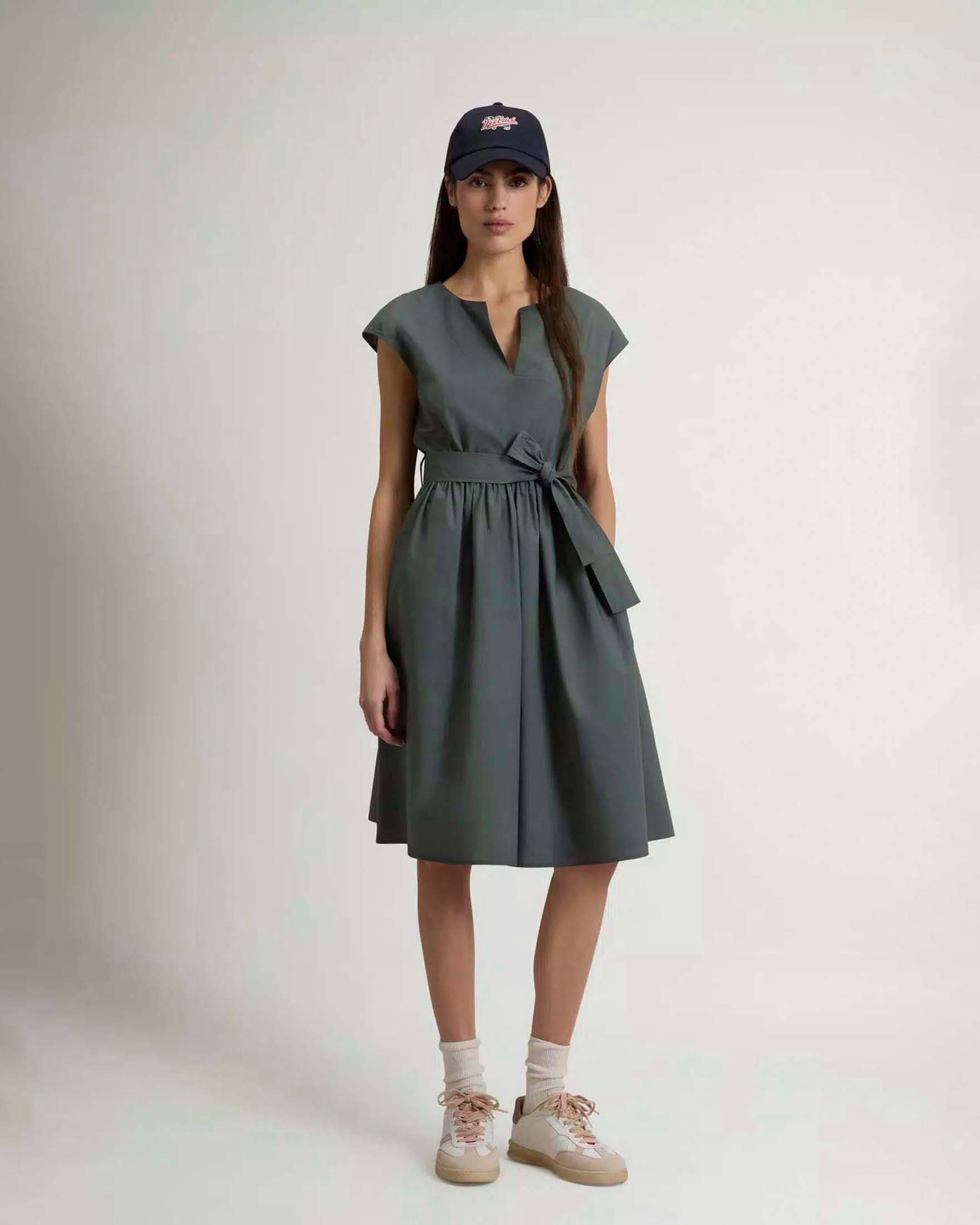 Abito midi Woolrich verde smanicato in cotone con fiocco