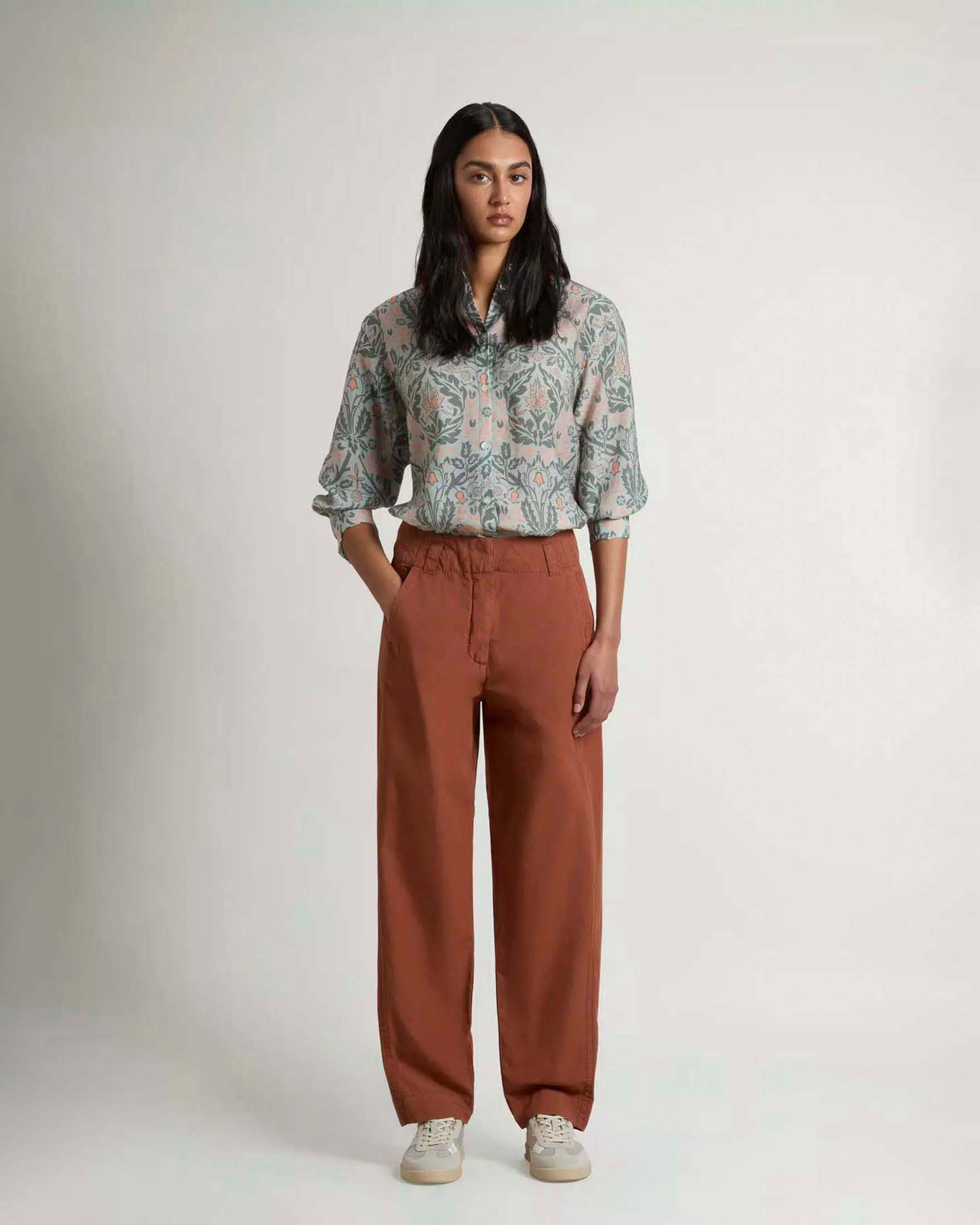 Pantaloni slim Woolrich color coccio in cotone