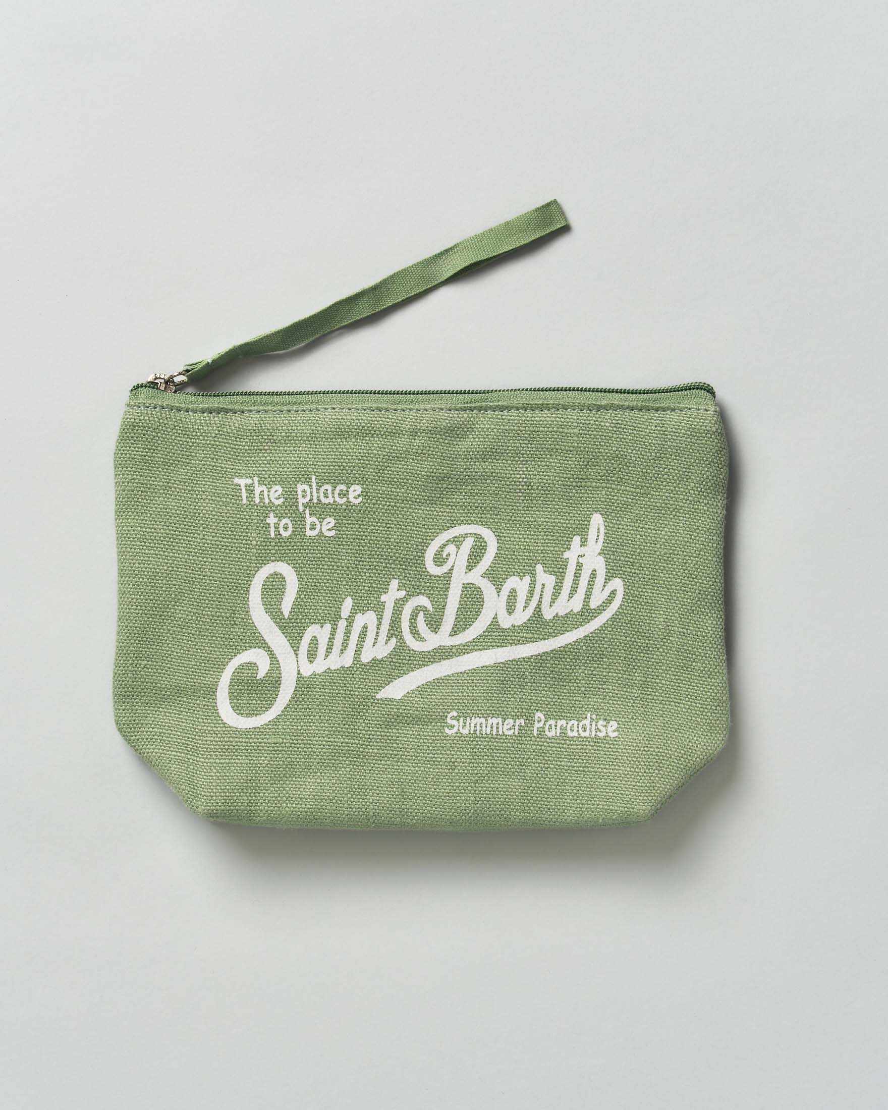 MC2 Saint Barth — Pochette MC2 Saint Barth Aline verde salvia in lino con scritta logo bianca stampata