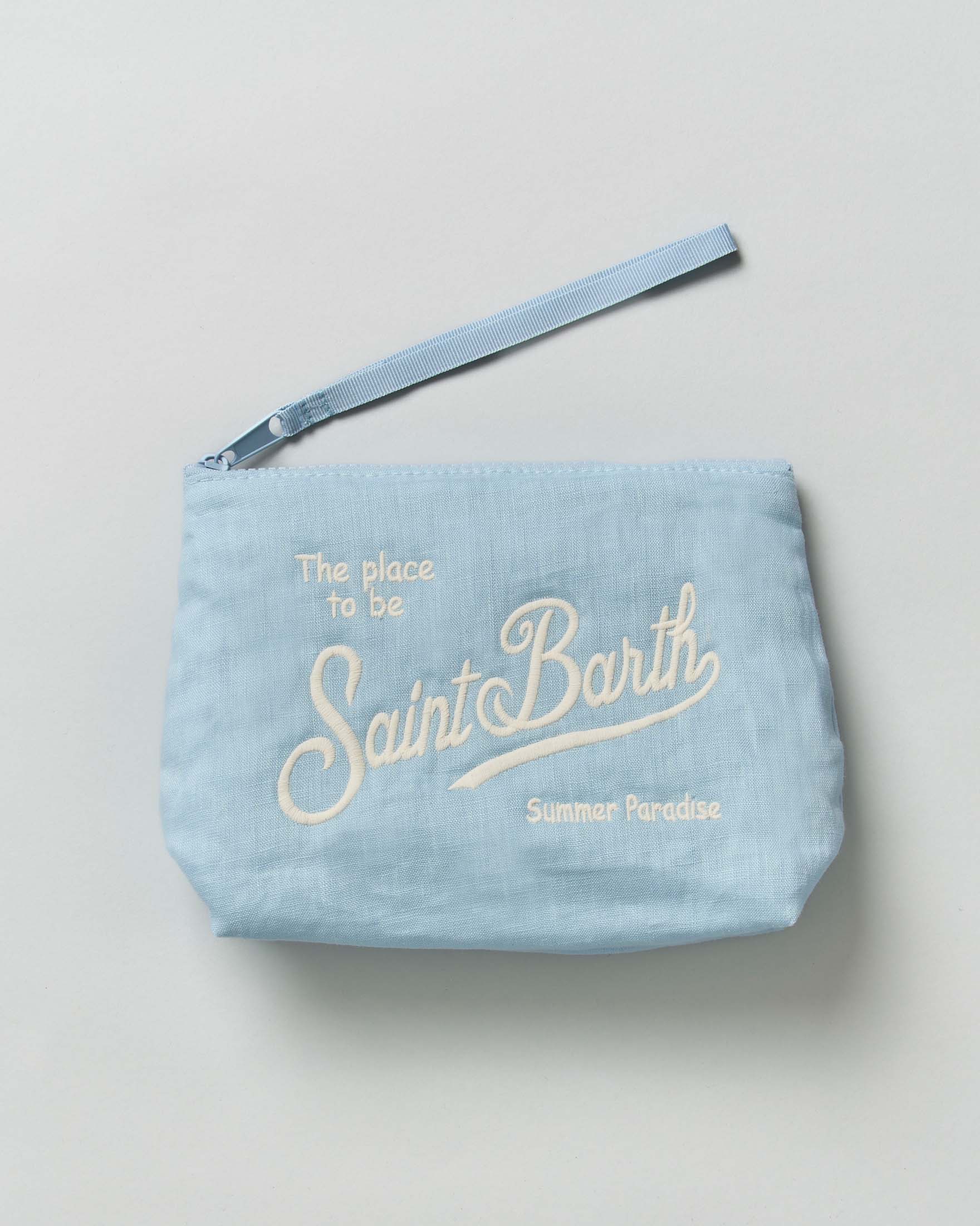 MC2 Saint Barth — Pochette MC2 Saint Barth Aline azzurra in lino con scritta logo bianca ricamata